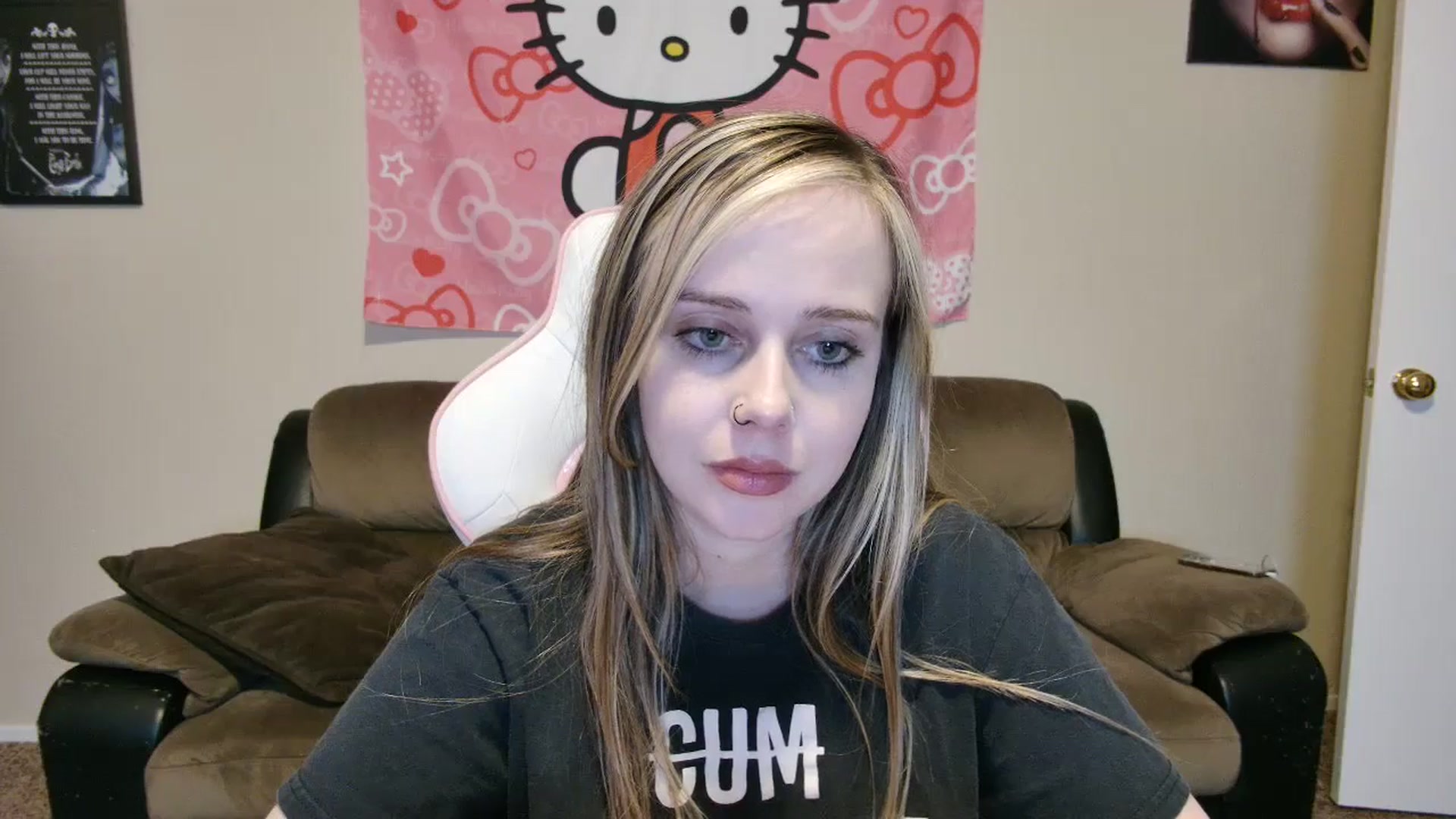 Gallery image thumbnail from lunalovelyy's myfreecams stream on, 07/26/2024, 08:22 image 17 of 20