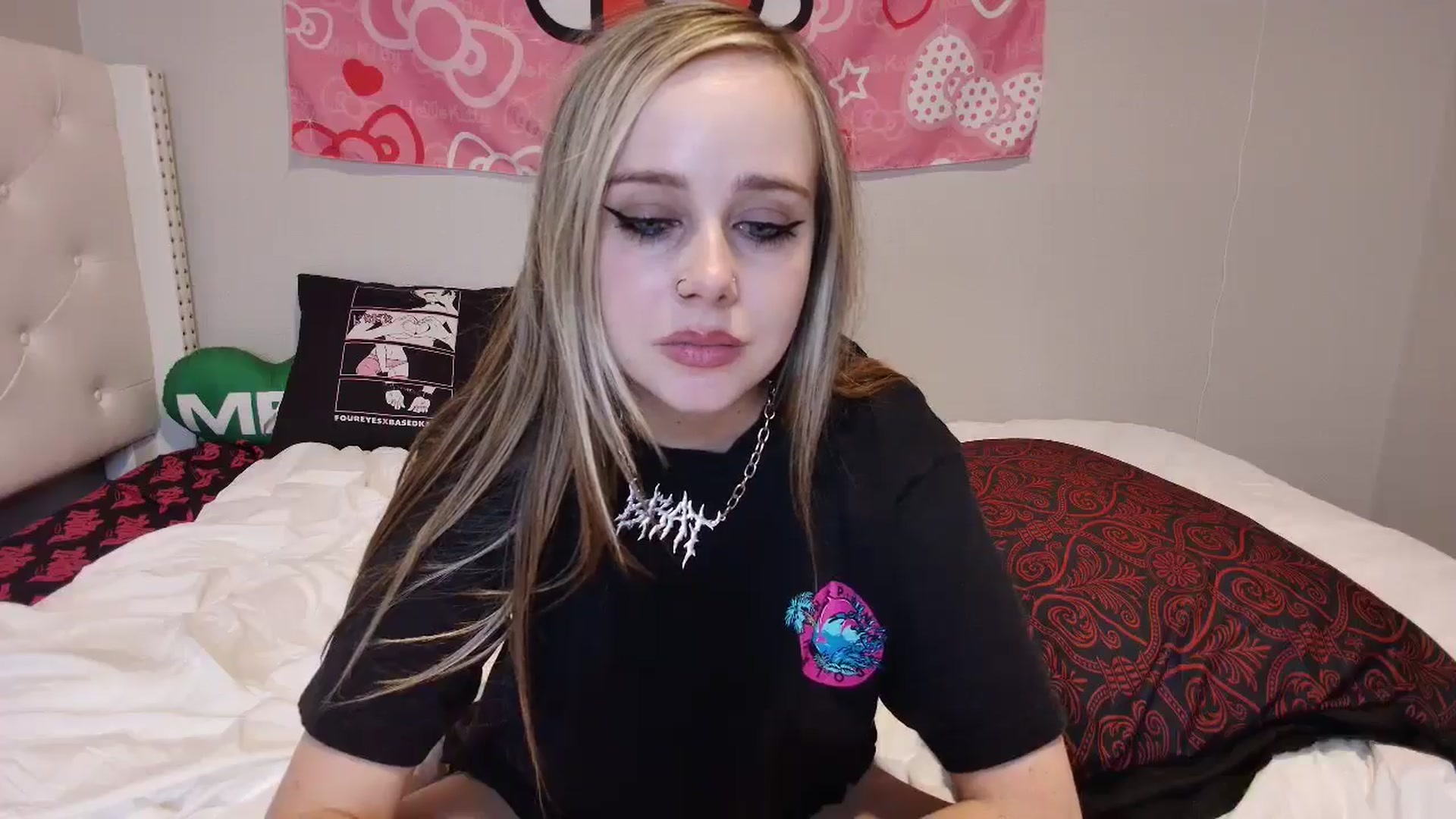 Gallery image thumbnail from lunalovelyy's myfreecams stream on, 08/25/2024, 12:37 image 6 of 20