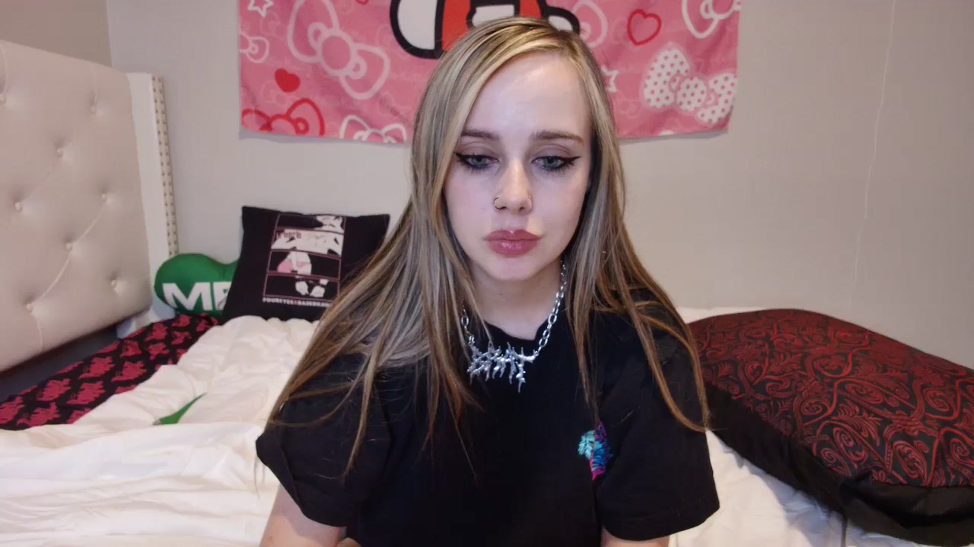 Gallery image thumbnail from lunalovelyy's myfreecams stream on, 08/25/2024, 12:37 image 3 of 20
