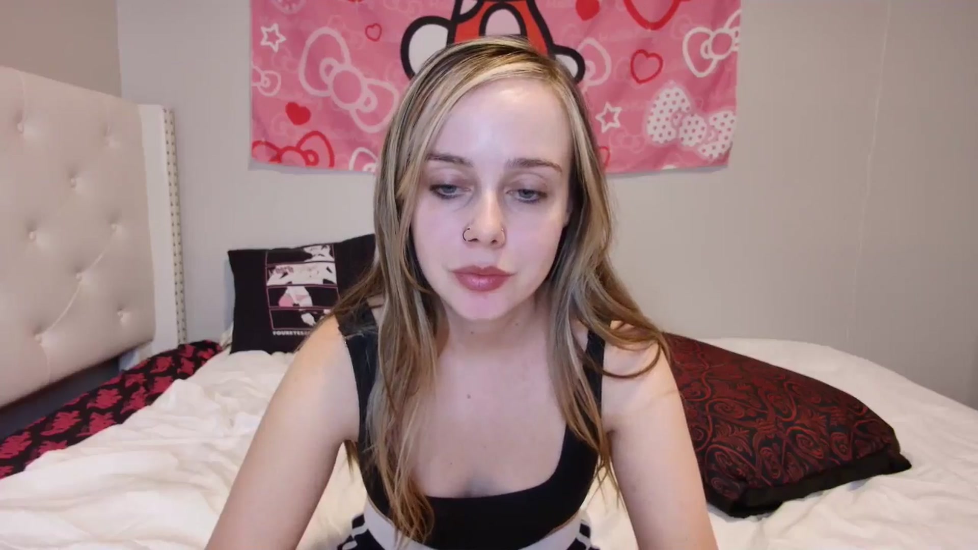 Gallery image thumbnail from lunalovelyy's myfreecams stream on, 08/27/2024, 08:32 image 7 of 20