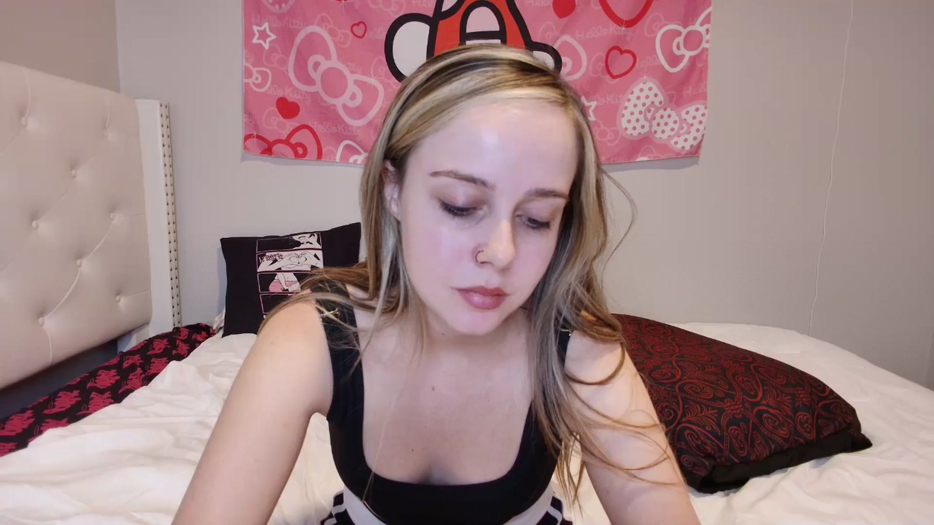 Gallery image thumbnail from lunalovelyy's myfreecams stream on, 08/27/2024, 08:32 image 3 of 20