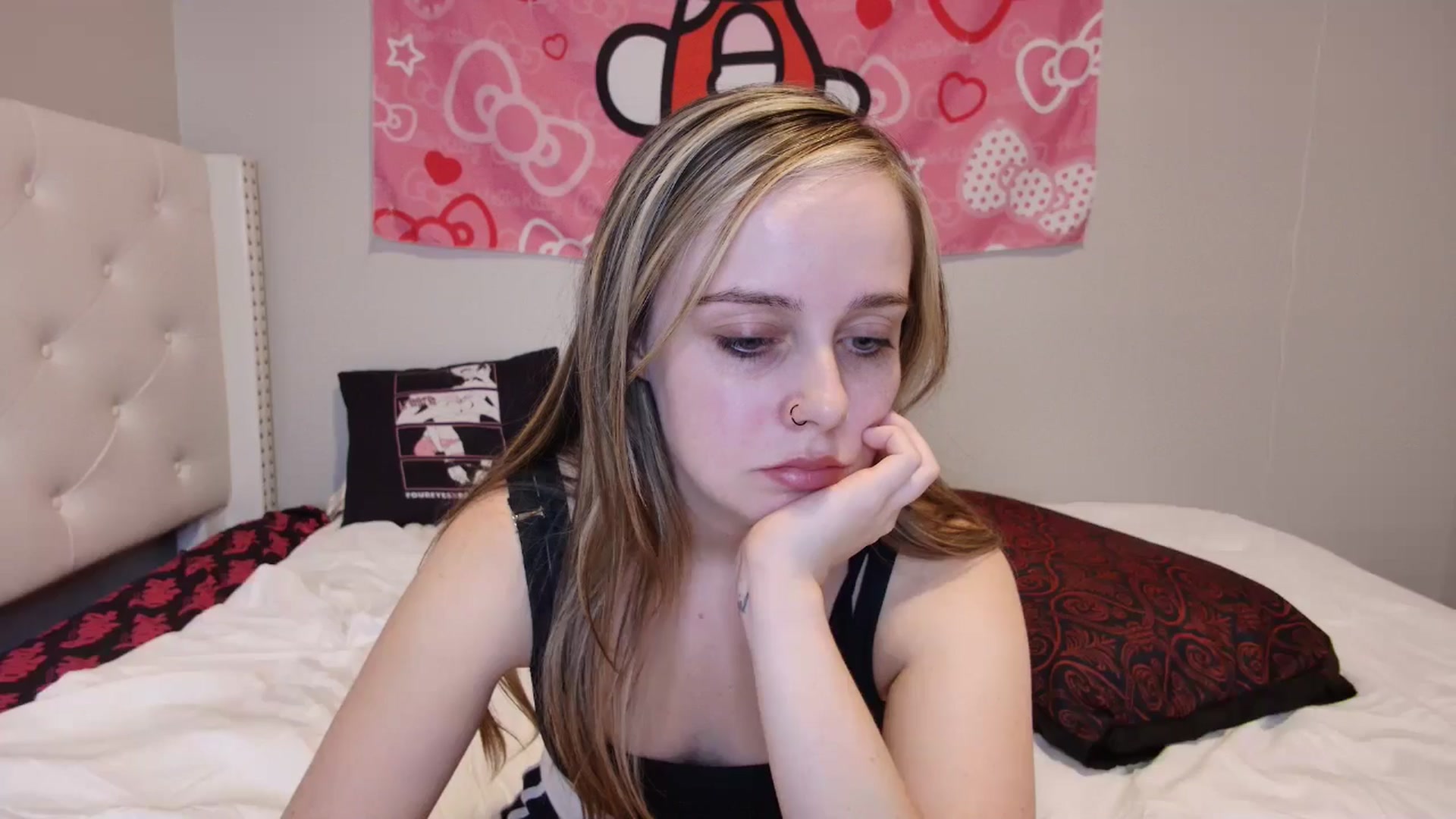 Gallery image thumbnail from lunalovelyy's myfreecams stream on, 08/27/2024, 08:32 image 19 of 20