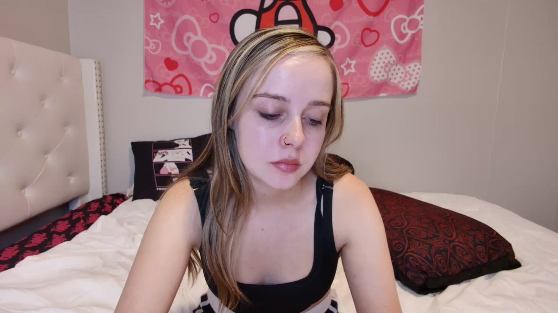 Gallery image thumbnail from lunalovelyy's myfreecams stream on, 08/27/2024, 08:32 image 16 of 20