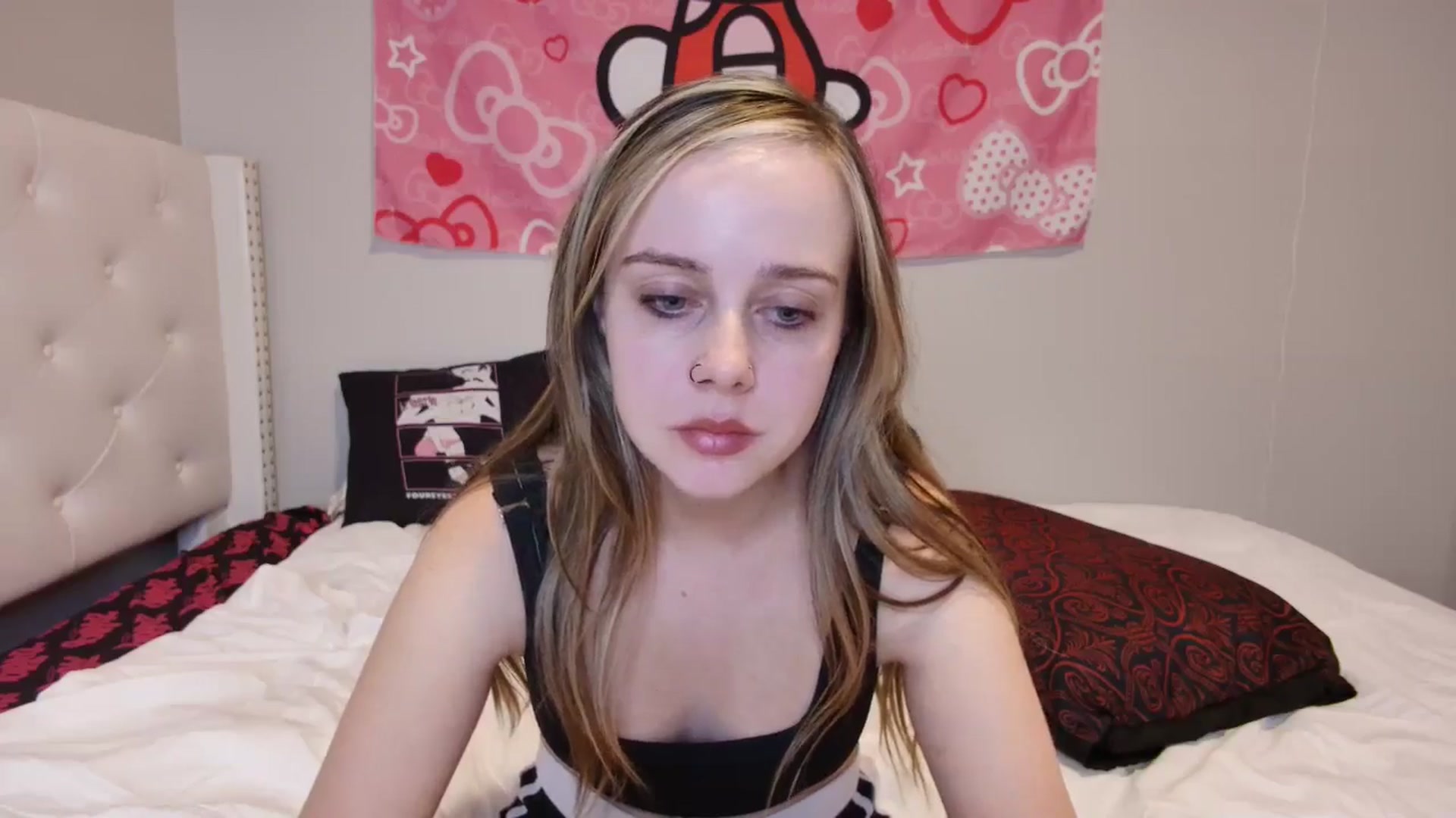 Gallery image thumbnail from lunalovelyy's myfreecams stream on, 08/27/2024, 08:32 image 14 of 20