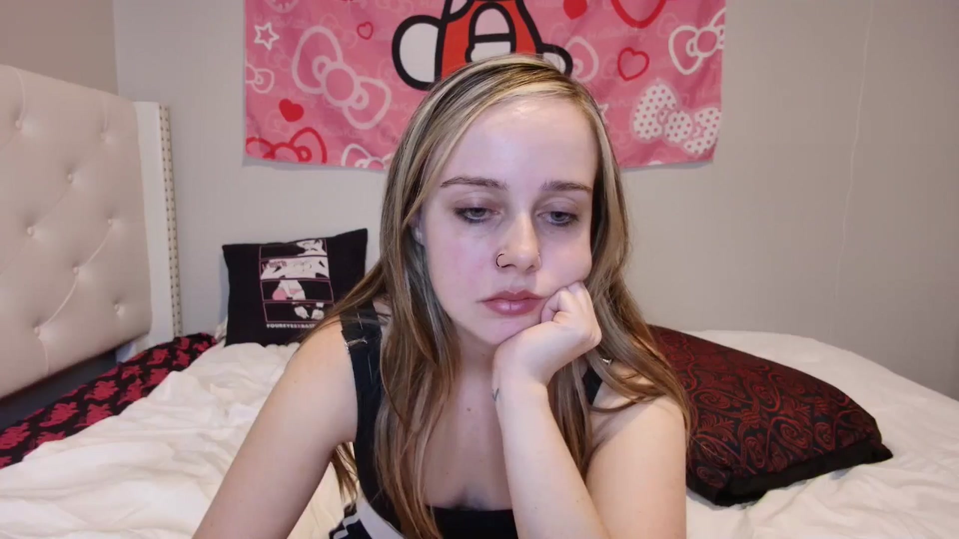 Gallery image thumbnail from lunalovelyy's myfreecams stream on, 08/27/2024, 08:32 image 12 of 20