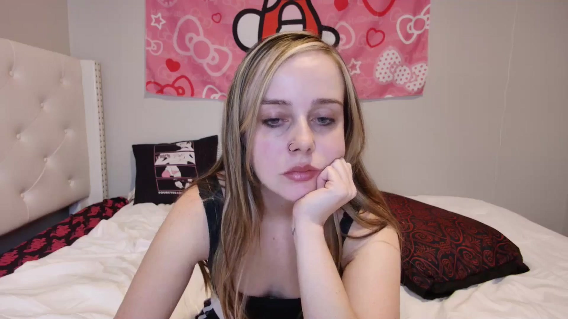 Gallery image thumbnail from lunalovelyy's myfreecams stream on, 08/27/2024, 08:32 image 8 of 20
