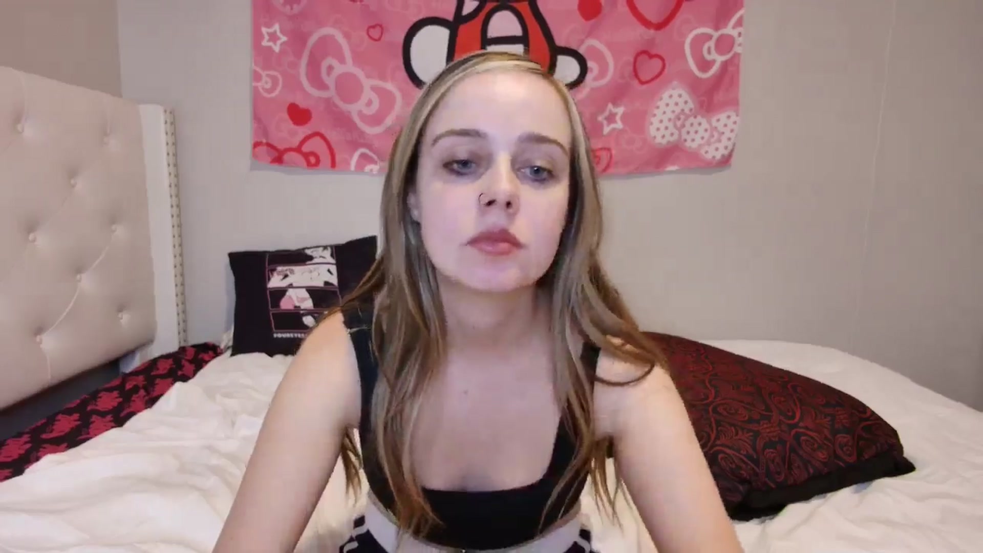 Gallery image thumbnail from lunalovelyy's myfreecams stream on, 08/27/2024, 08:32 image 10 of 20