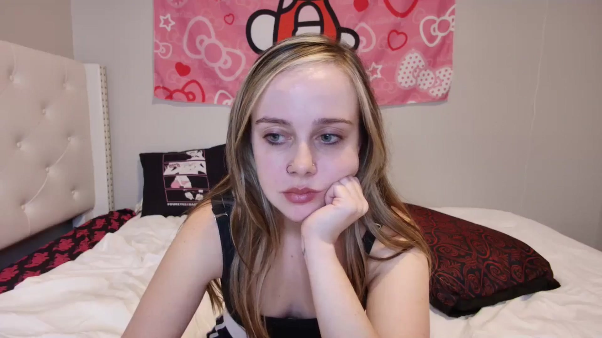 Gallery image thumbnail from lunalovelyy's myfreecams stream on, 08/27/2024, 08:32 image 13 of 20
