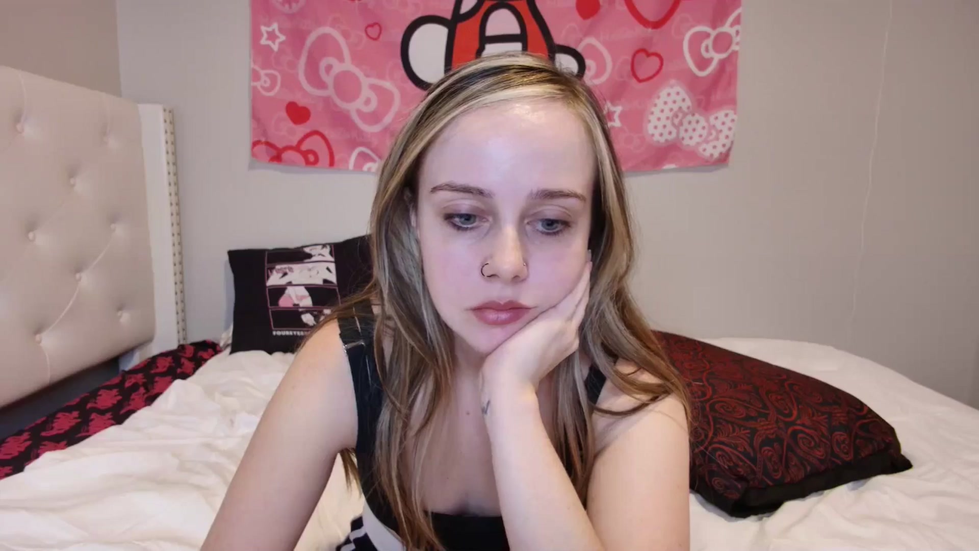 Gallery image thumbnail from lunalovelyy's myfreecams stream on, 08/27/2024, 08:32 image 9 of 20