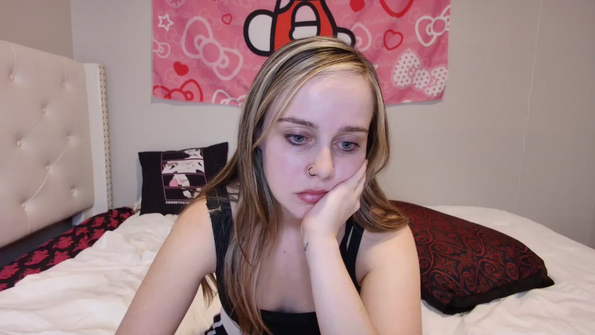Gallery image thumbnail from lunalovelyy's myfreecams stream on, 08/27/2024, 08:32 image 18 of 20