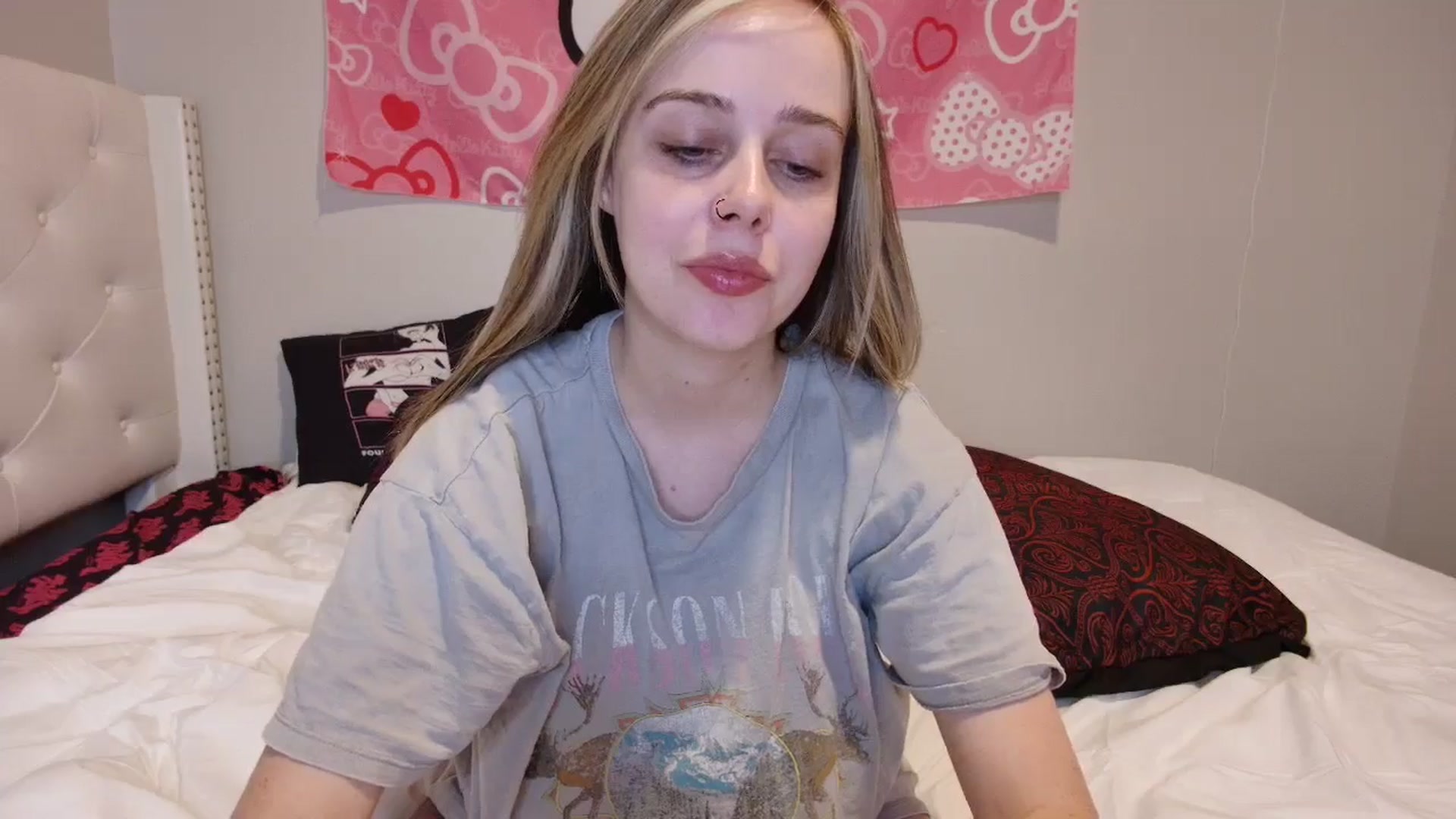 Gallery image thumbnail from lunalovelyy's myfreecams stream on, 08/28/2024, 07:48 image 17 of 20
