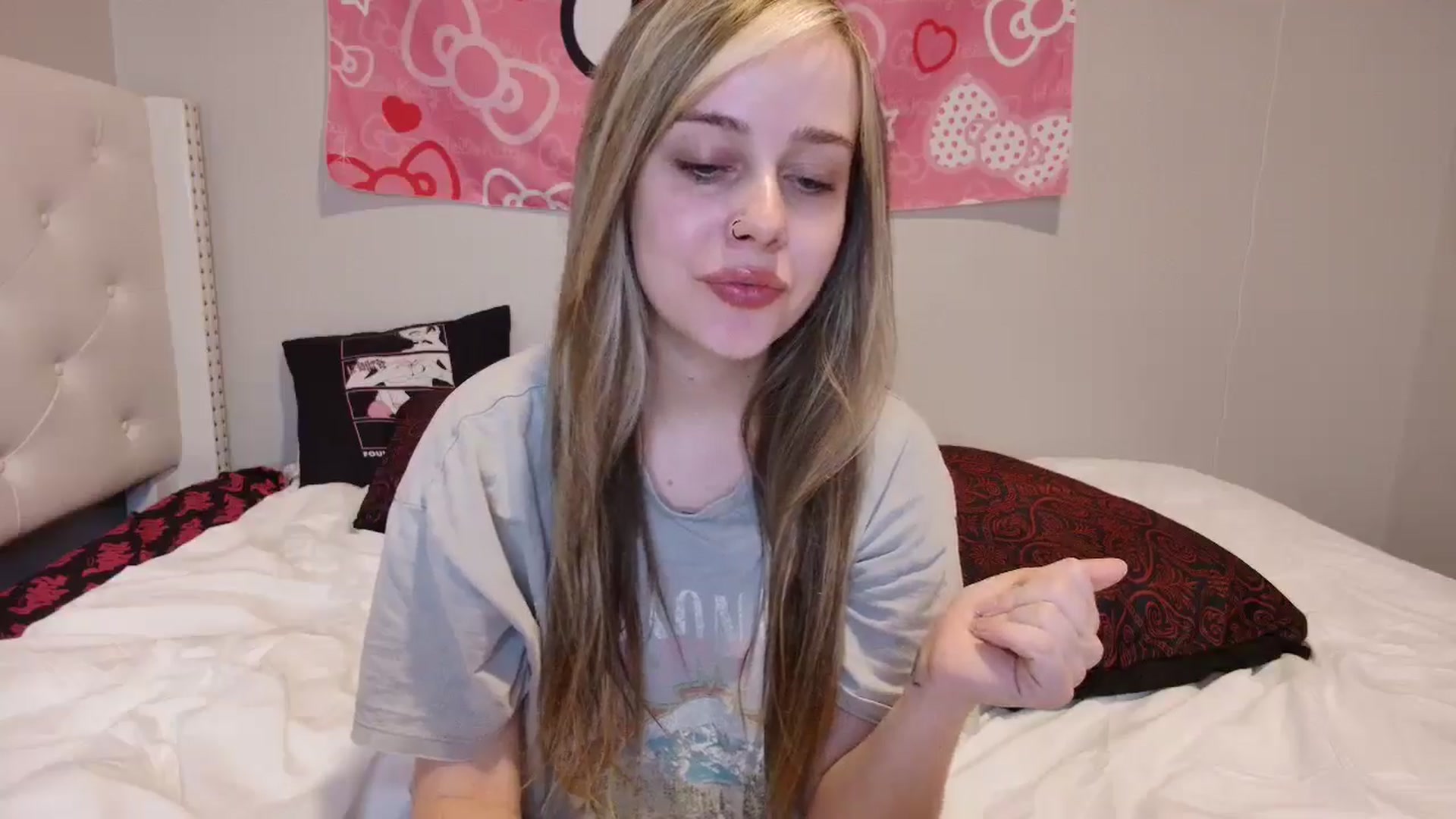 Gallery image thumbnail from lunalovelyy's myfreecams stream on, 08/28/2024, 07:48 image 19 of 20