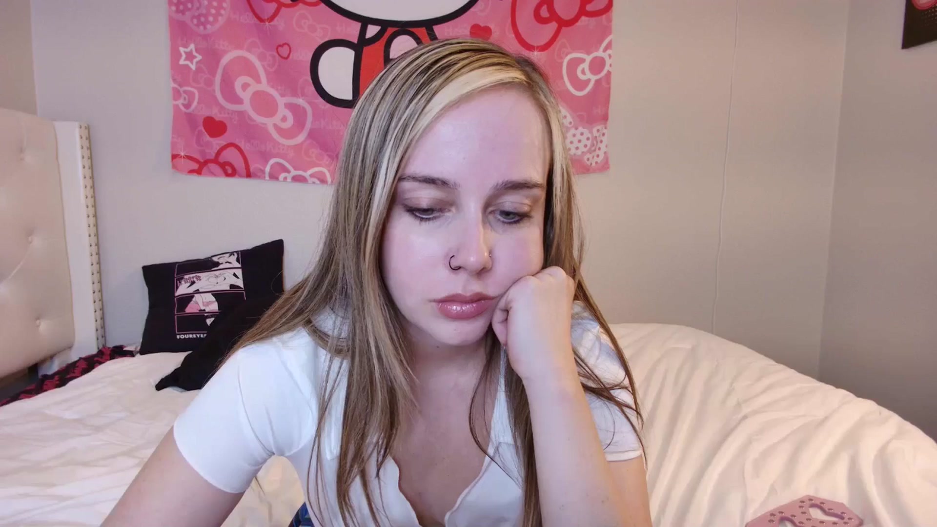 Gallery image thumbnail from lunalovelyy's myfreecams stream on, 08/31/2024, 08:18 image 10 of 20