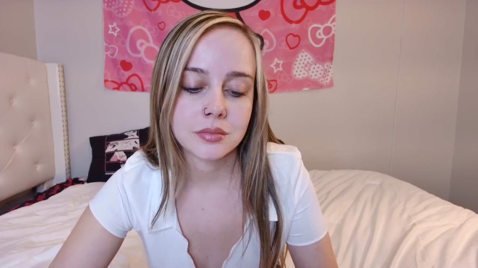 Gallery image thumbnail from lunalovelyy's myfreecams stream on, 08/31/2024, 08:18 image 19 of 20