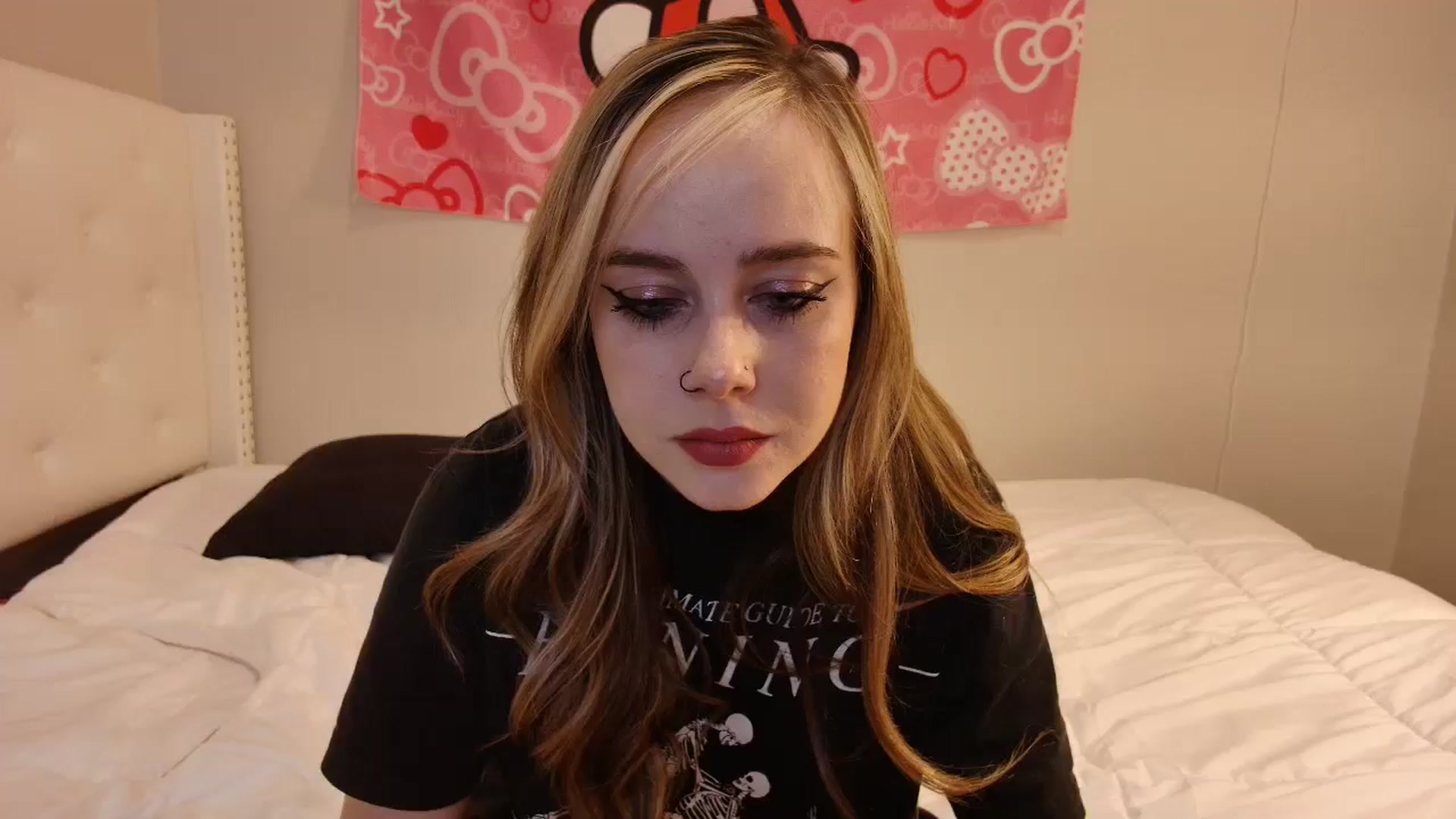 Gallery image thumbnail from lunalovelyy's myfreecams stream on, 09/15/2024, 08:25 image 1 of 20