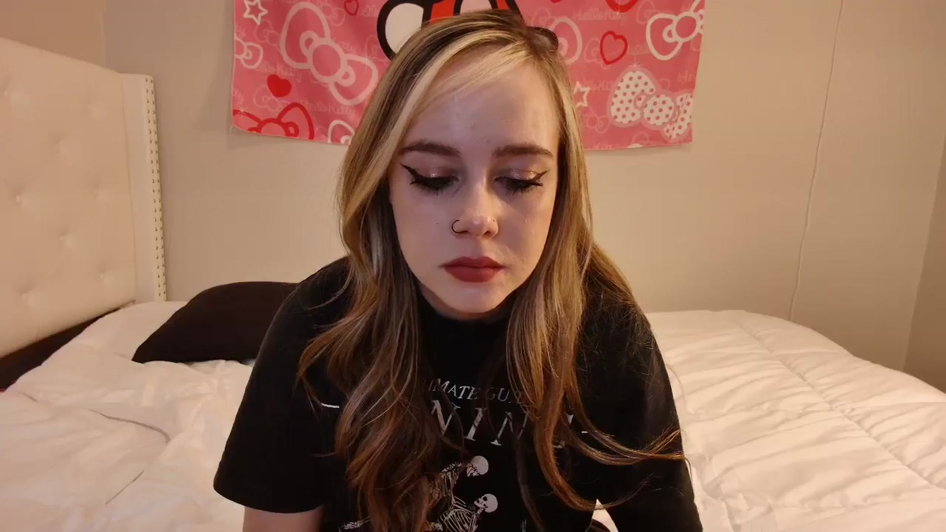 Gallery image thumbnail from lunalovelyy's myfreecams stream on, 09/15/2024, 08:25 image 2 of 20