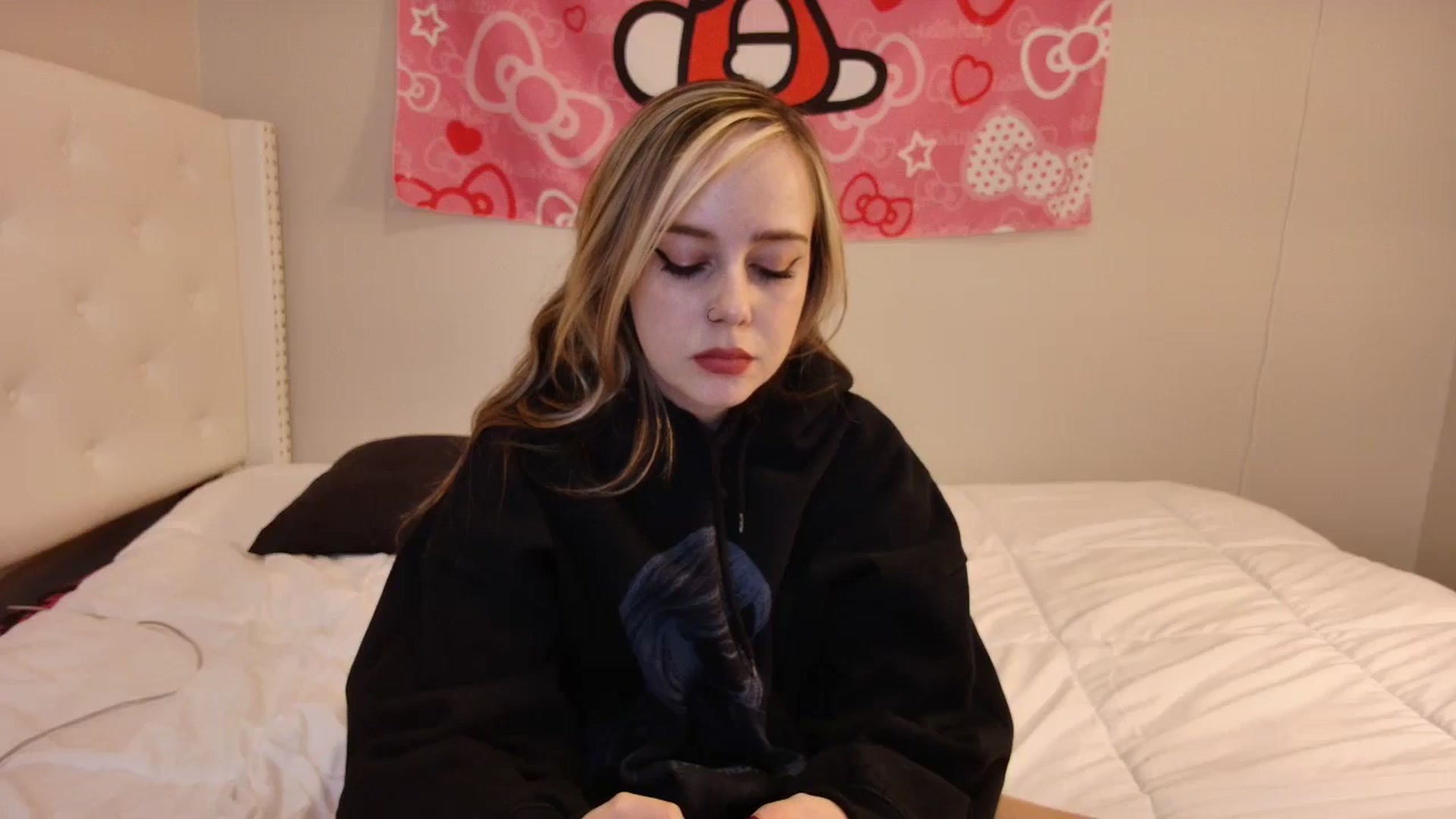 Gallery image thumbnail from lunalovelyy's myfreecams stream on, 09/15/2024, 08:25 image 11 of 20