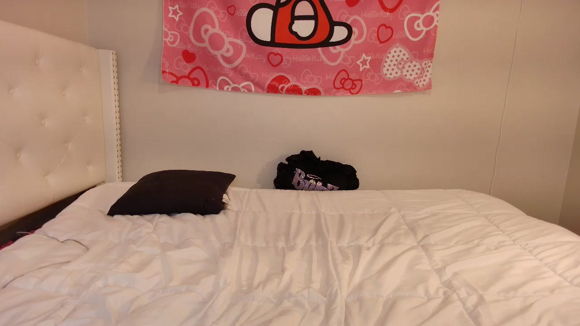 Gallery image thumbnail from lunalovelyy's myfreecams stream on, 09/15/2024, 08:25 image 9 of 20
