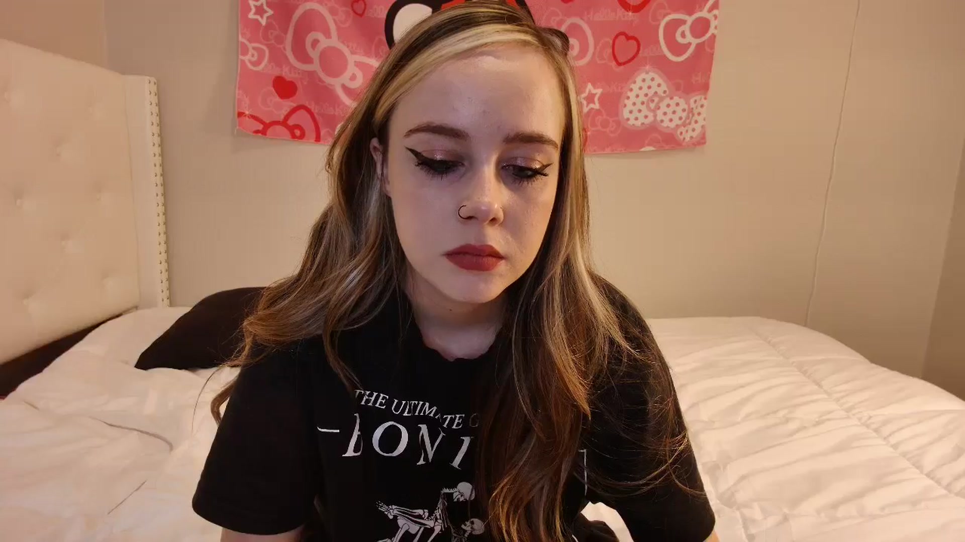 Gallery image thumbnail from lunalovelyy's myfreecams stream on, 09/15/2024, 08:25 image 3 of 20