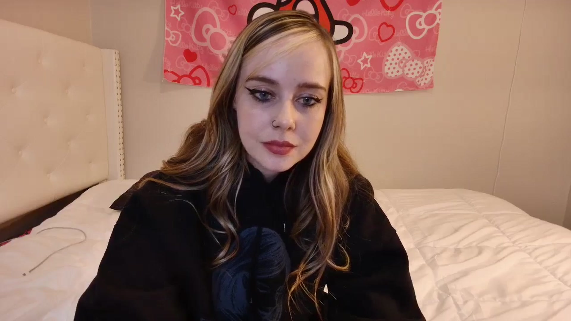 Gallery image thumbnail from lunalovelyy's myfreecams stream on, 09/15/2024, 12:16 image 2 of 20