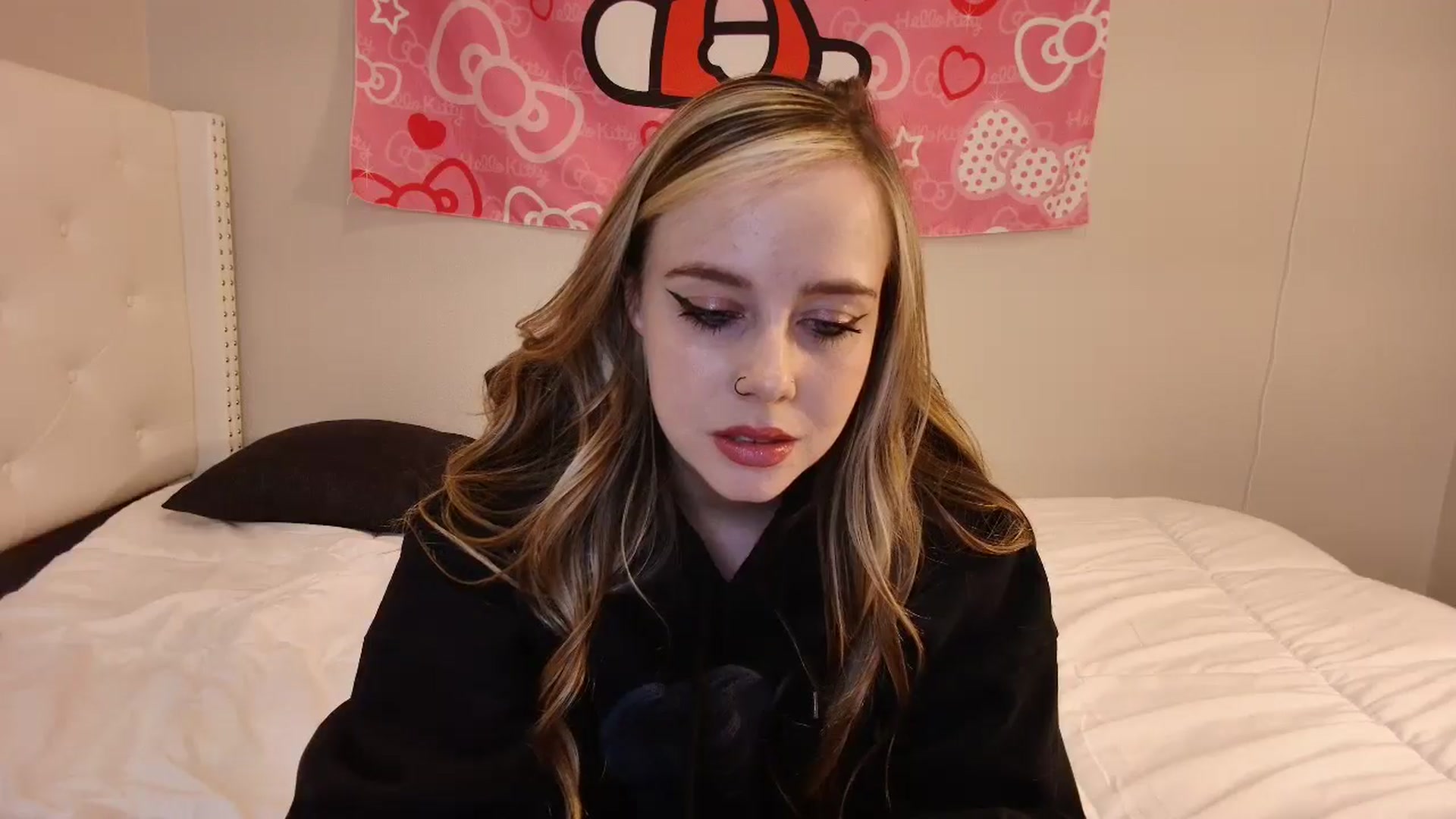 Gallery image thumbnail from lunalovelyy's myfreecams stream on, 09/15/2024, 12:16 image 7 of 20