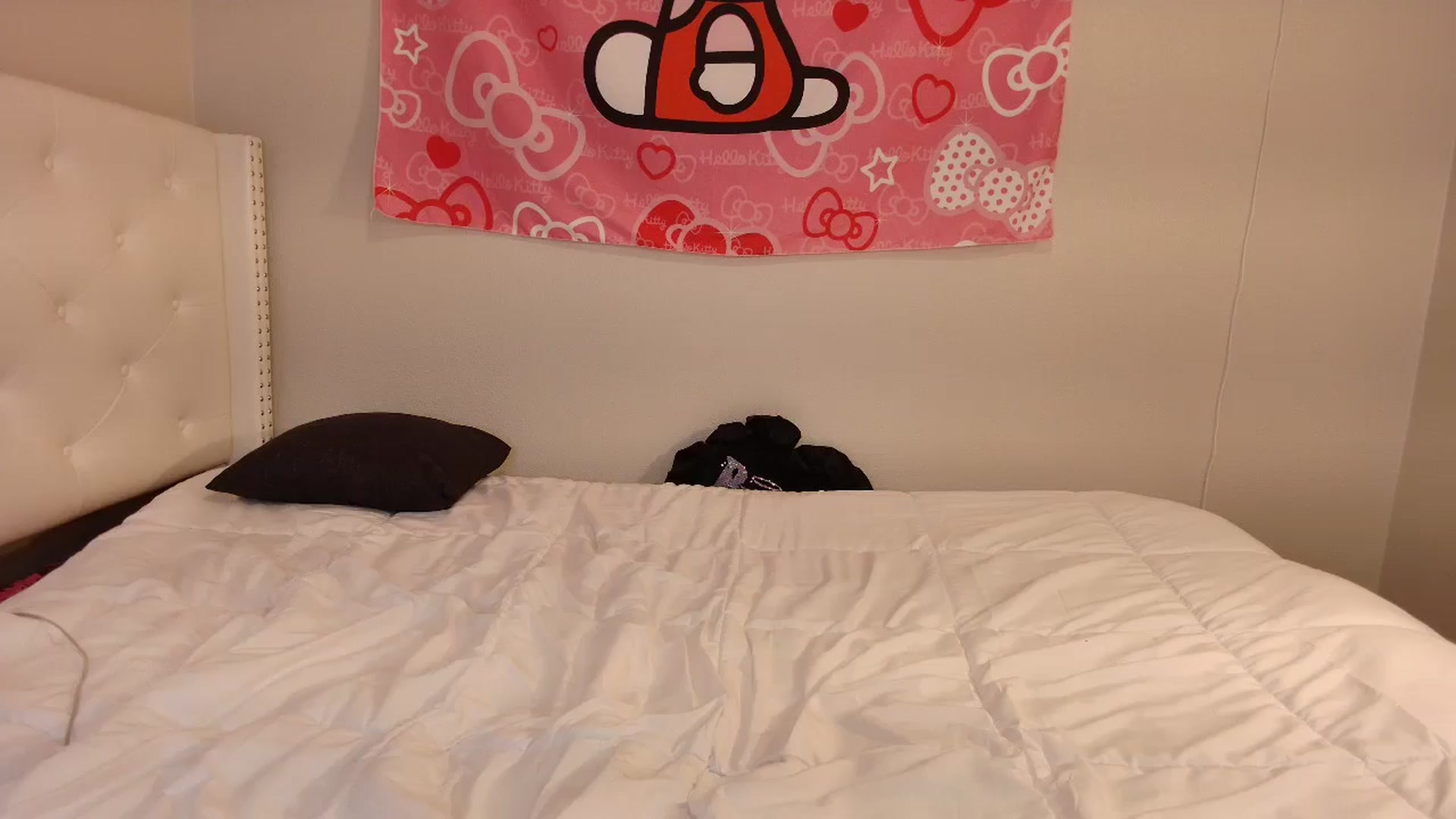 Gallery image thumbnail from lunalovelyy's myfreecams stream on, 09/15/2024, 12:16 image 18 of 20