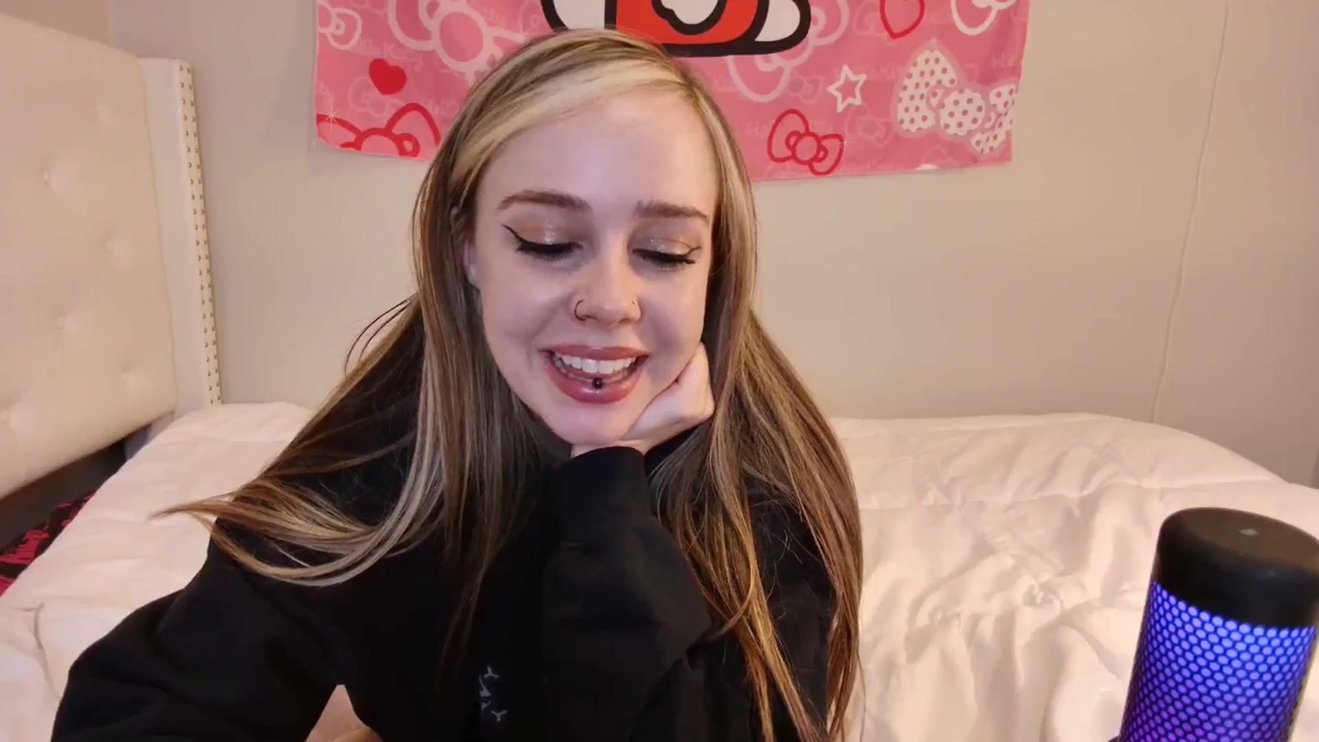 Gallery image thumbnail from lunalovelyy's myfreecams stream on, 10/06/2024, 10:39 image 18 of 20