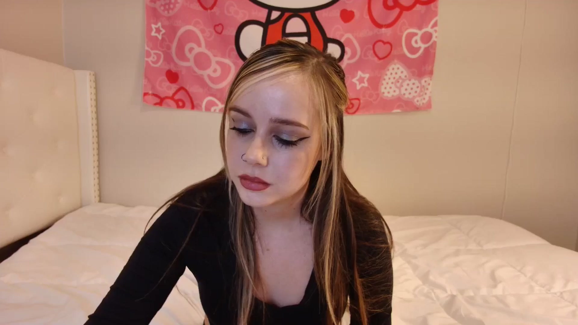 Gallery image thumbnail from lunalovelyy's myfreecams stream on, 11/05/2024, 09:58 image 9 of 20