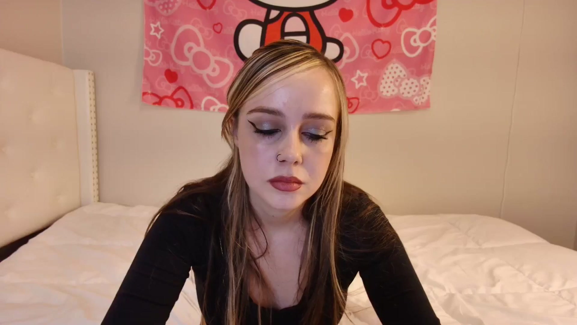 Gallery image thumbnail from lunalovelyy's myfreecams stream on, 11/05/2024, 09:58 image 10 of 20