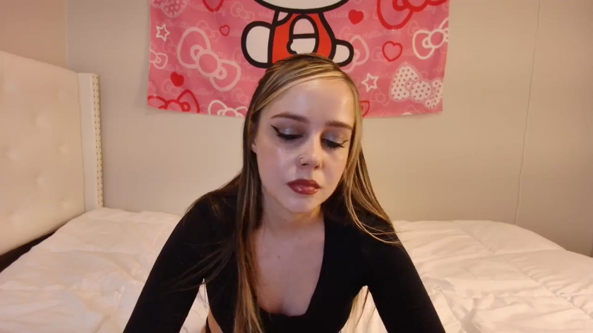 Gallery image thumbnail from lunalovelyy's myfreecams stream on, 11/05/2024, 09:58 image 20 of 20