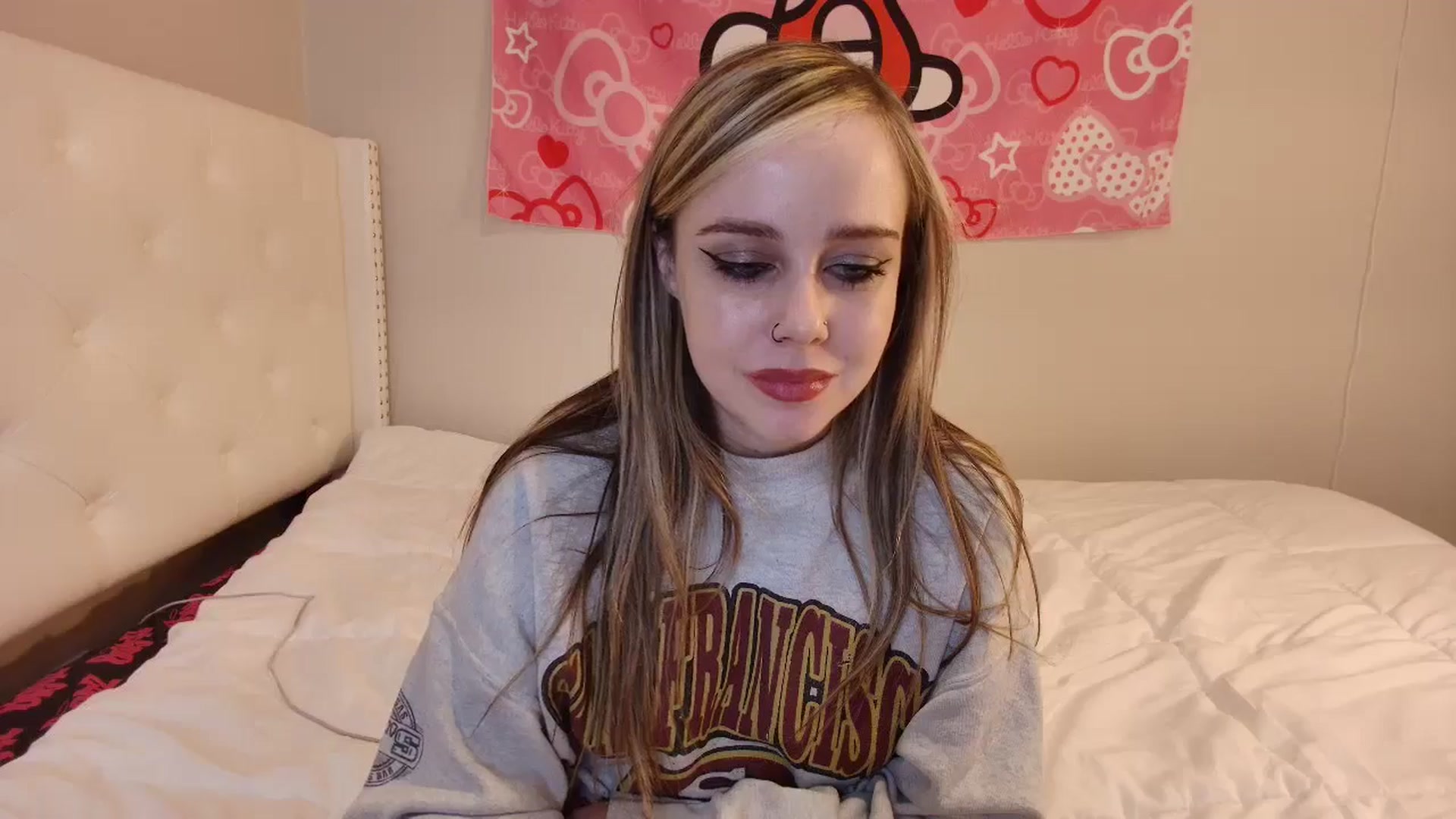 Gallery image thumbnail from lunalovelyy's myfreecams stream on, 11/06/2024, 08:54 image 17 of 20