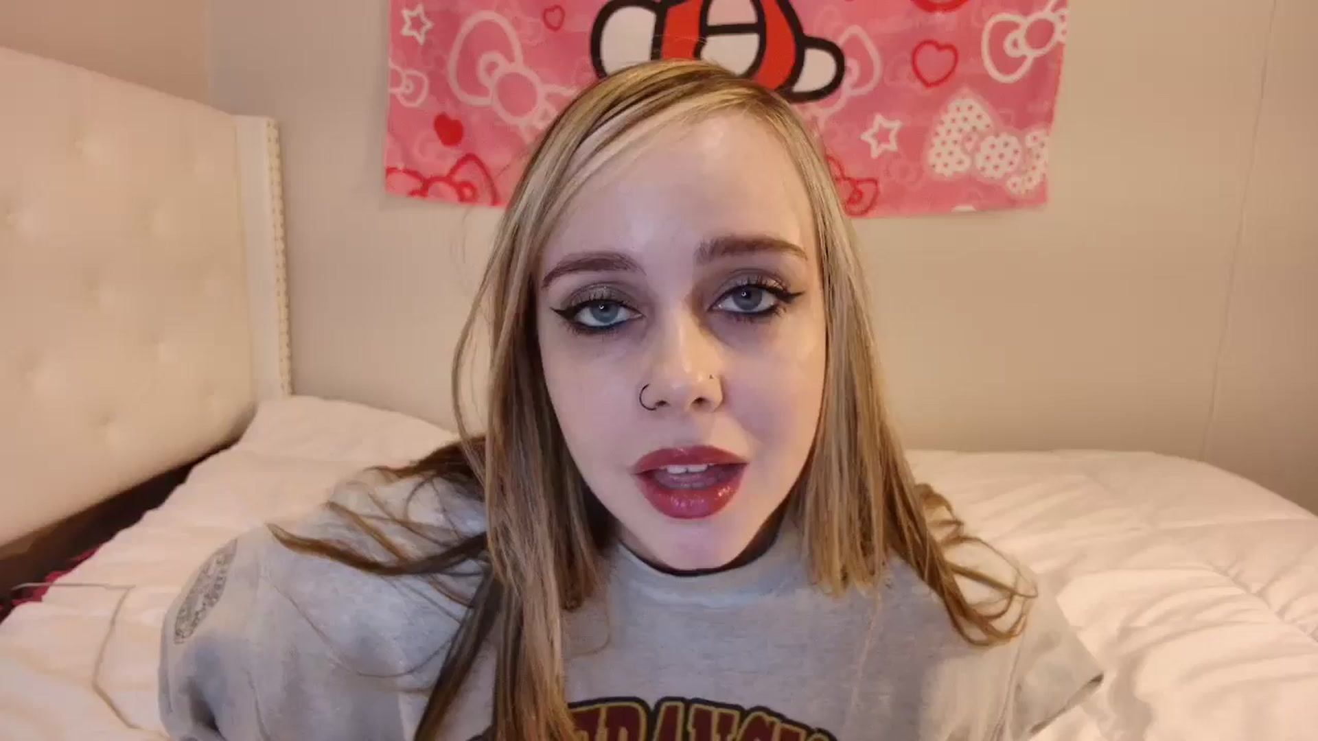 Gallery image thumbnail from lunalovelyy's myfreecams stream on, 11/06/2024, 08:54 image 1 of 20