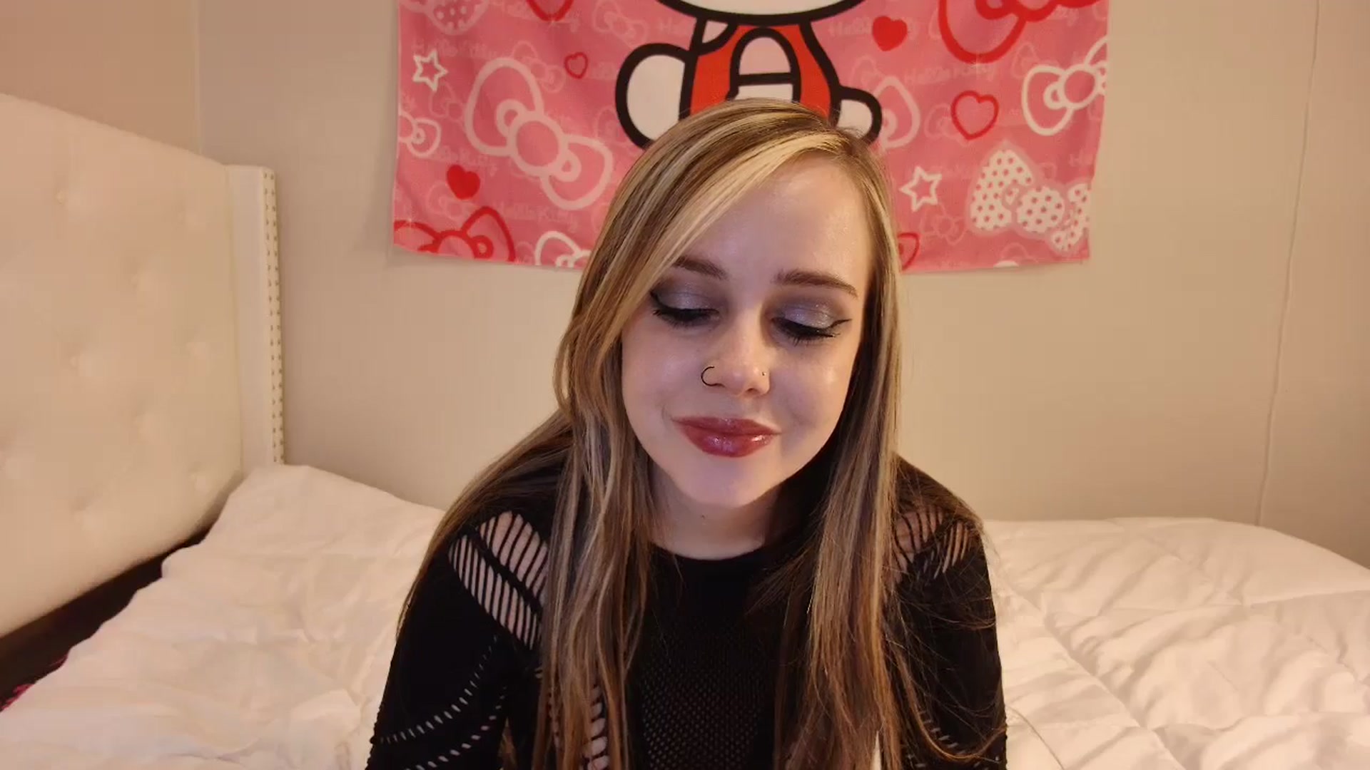 Gallery image thumbnail from lunalovelyy's myfreecams stream on, 11/07/2024, 09:19 image 17 of 20