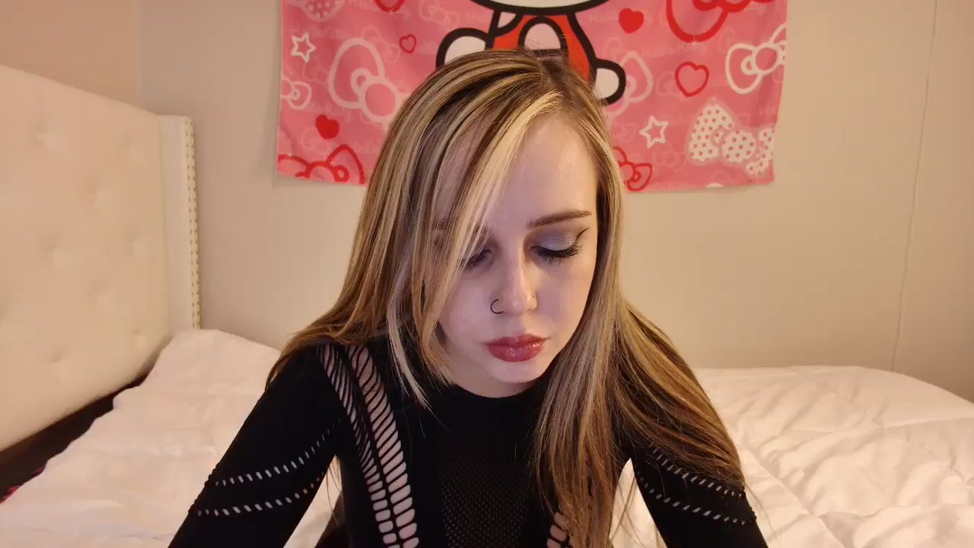 Gallery image thumbnail from lunalovelyy's myfreecams stream on, 11/07/2024, 09:19 image 19 of 20