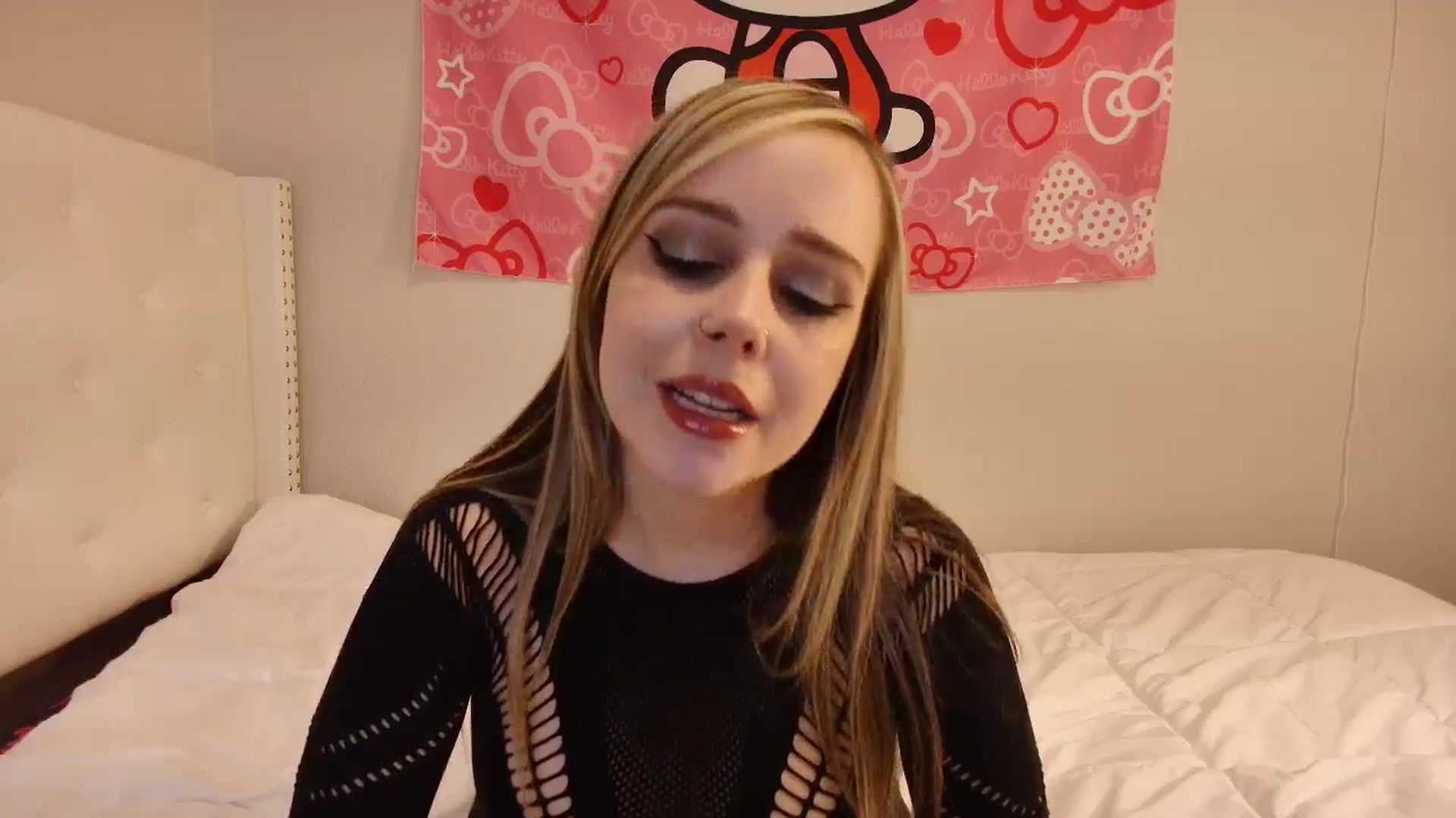 Gallery image thumbnail from lunalovelyy's myfreecams stream on, 11/07/2024, 09:19 image 12 of 20