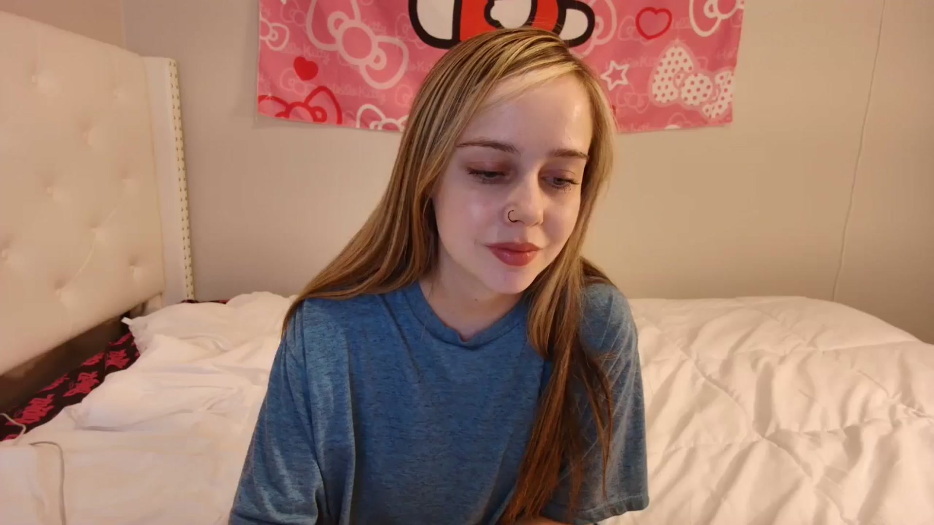 Gallery image thumbnail from lunalovelyy's myfreecams stream on, 11/10/2024, 09:01 image 1 of 20