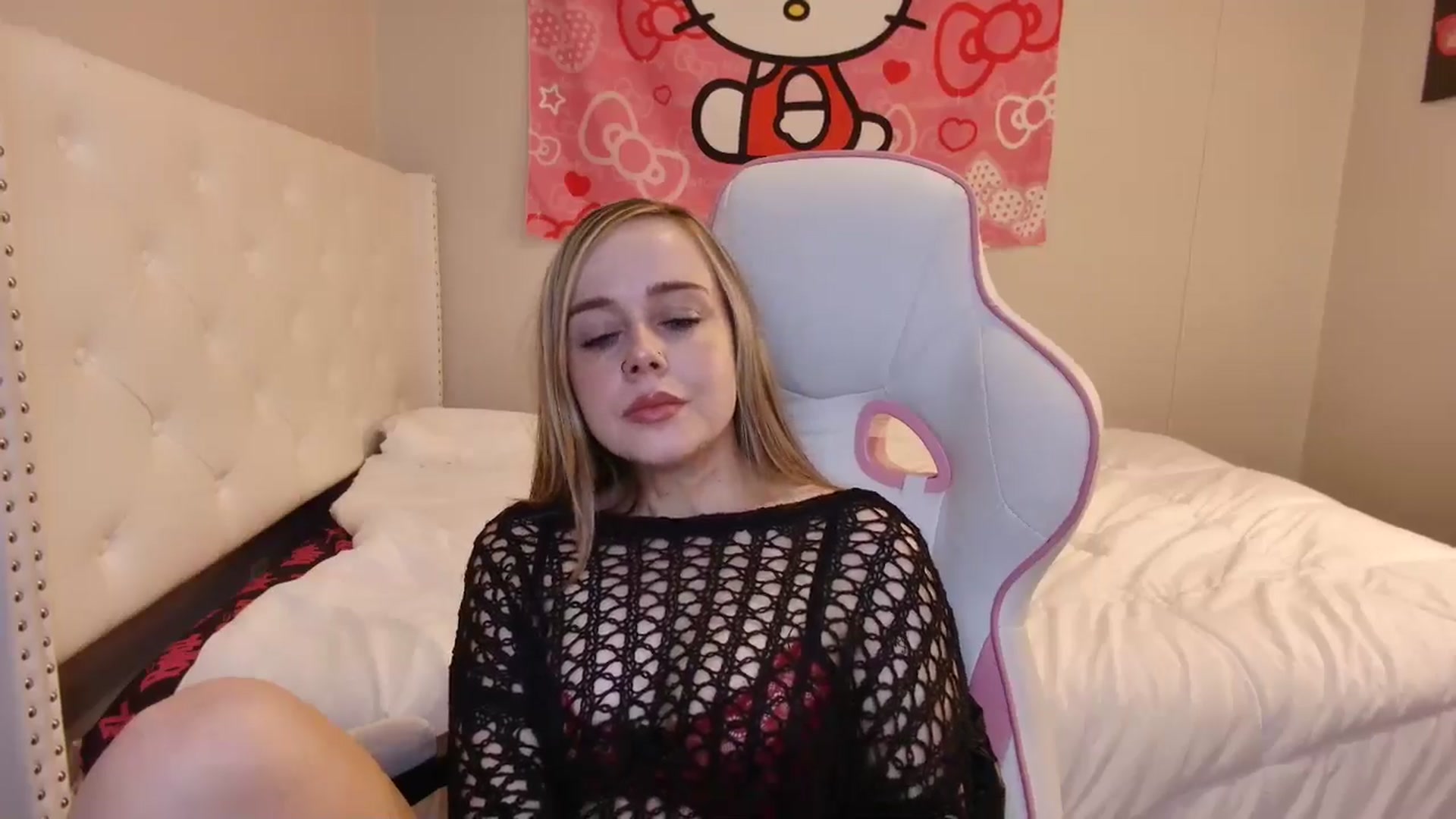 Gallery image thumbnail from lunalovelyy's myfreecams stream on, 11/13/2024, 08:18 image 19 of 20