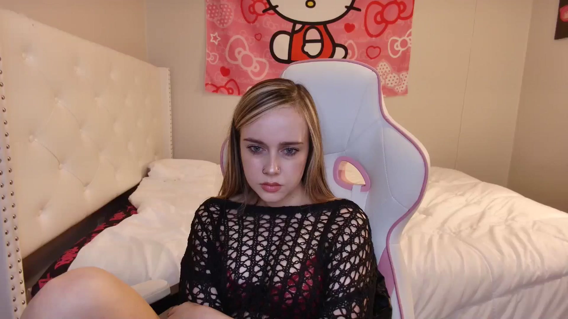 Gallery image thumbnail from lunalovelyy's myfreecams stream on, 11/13/2024, 08:18 image 20 of 20