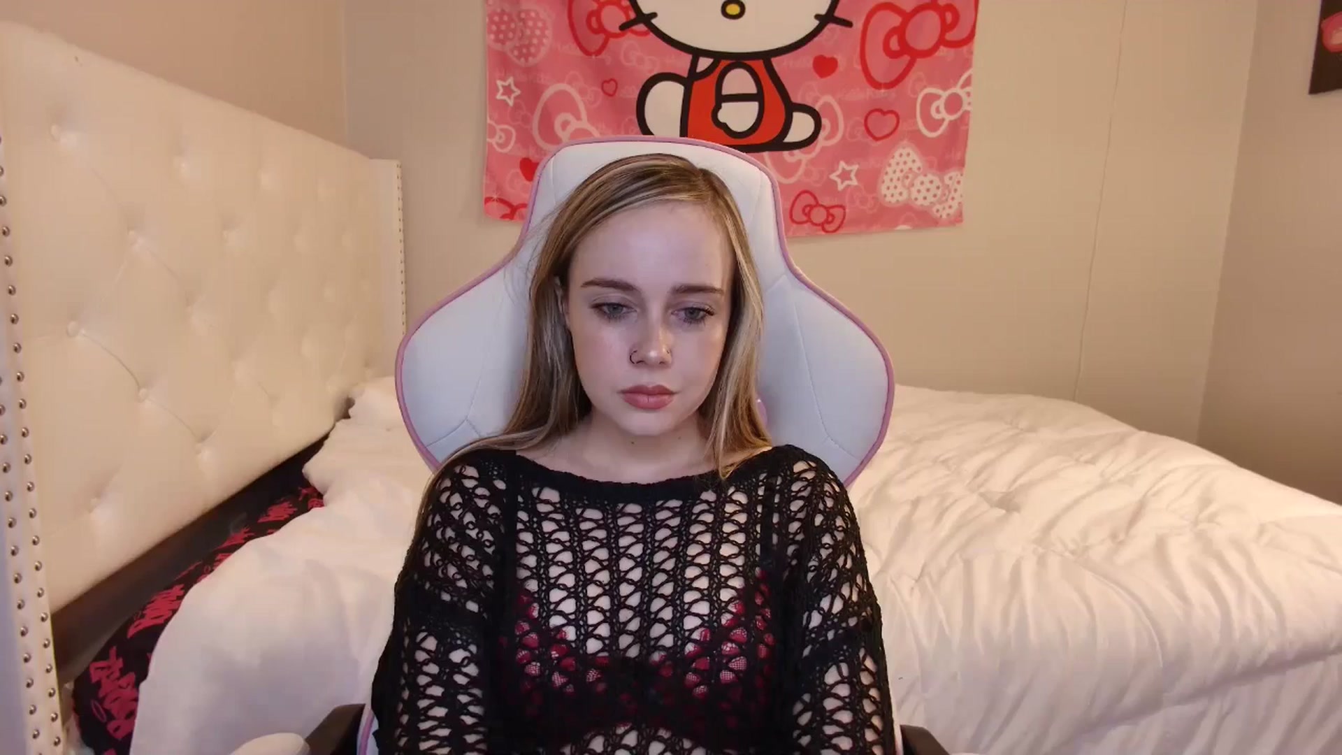 Gallery image thumbnail from lunalovelyy's myfreecams stream on, 11/13/2024, 08:18 image 17 of 20