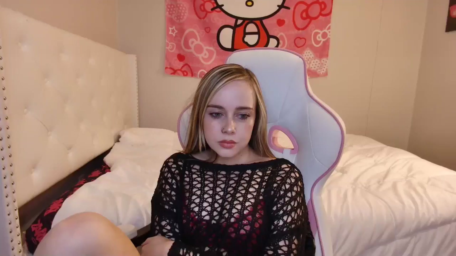 Gallery image thumbnail from lunalovelyy's myfreecams stream on, 11/13/2024, 08:18 image 18 of 20