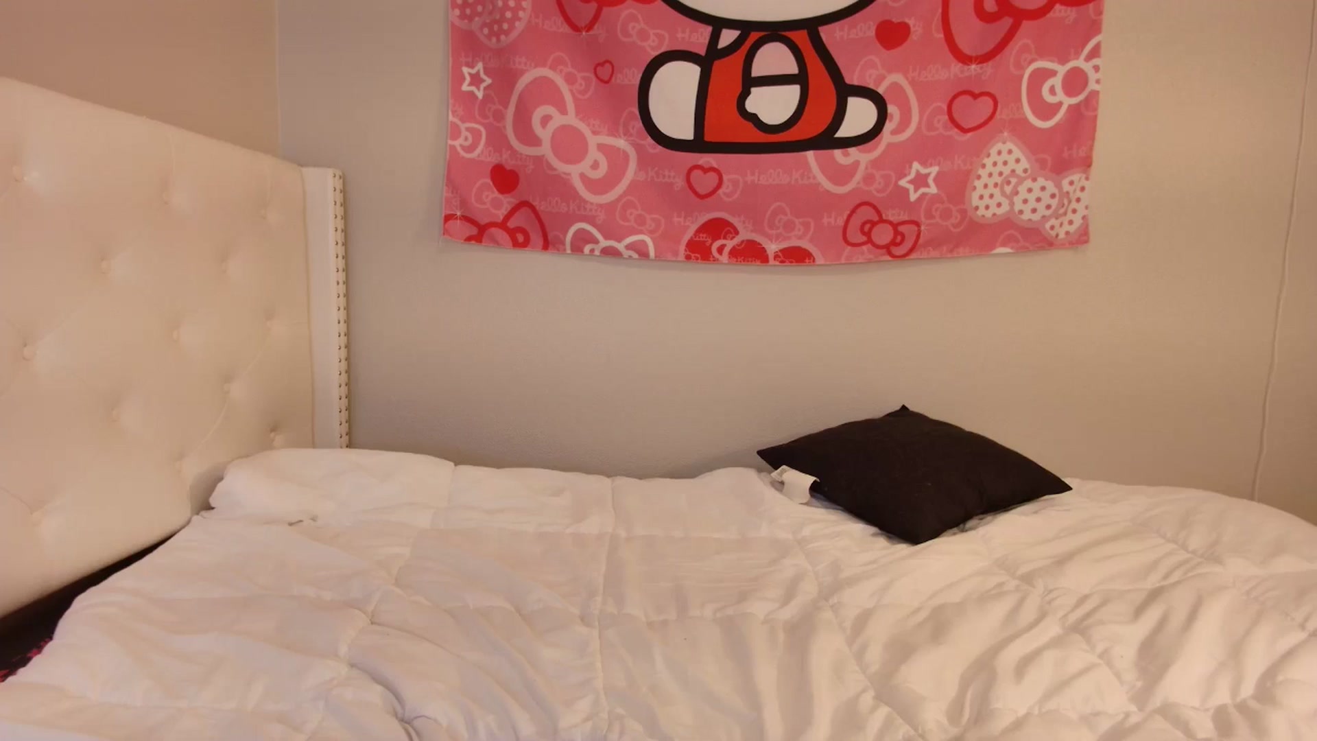 Gallery image thumbnail from lunalovelyy's myfreecams stream on, 11/13/2024, 08:18 image 8 of 20