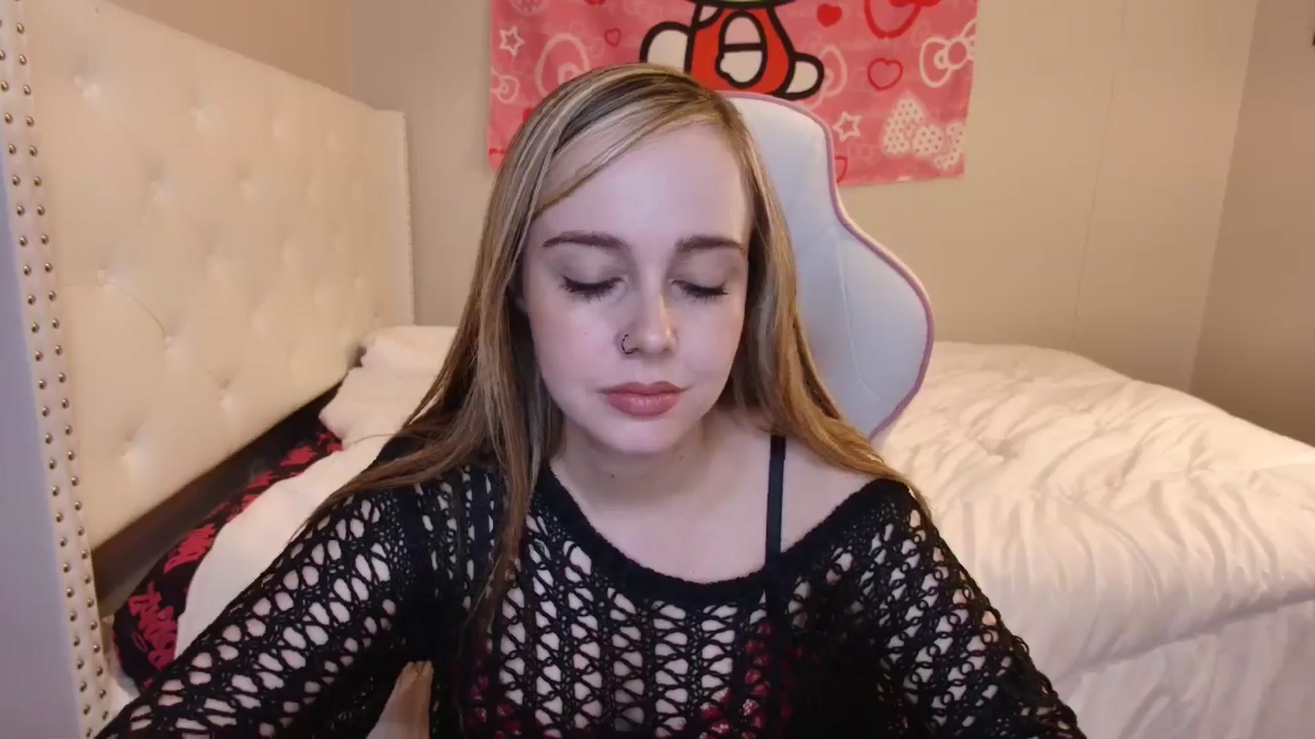 Gallery image thumbnail from lunalovelyy's myfreecams stream on, 11/13/2024, 09:58 image 20 of 20