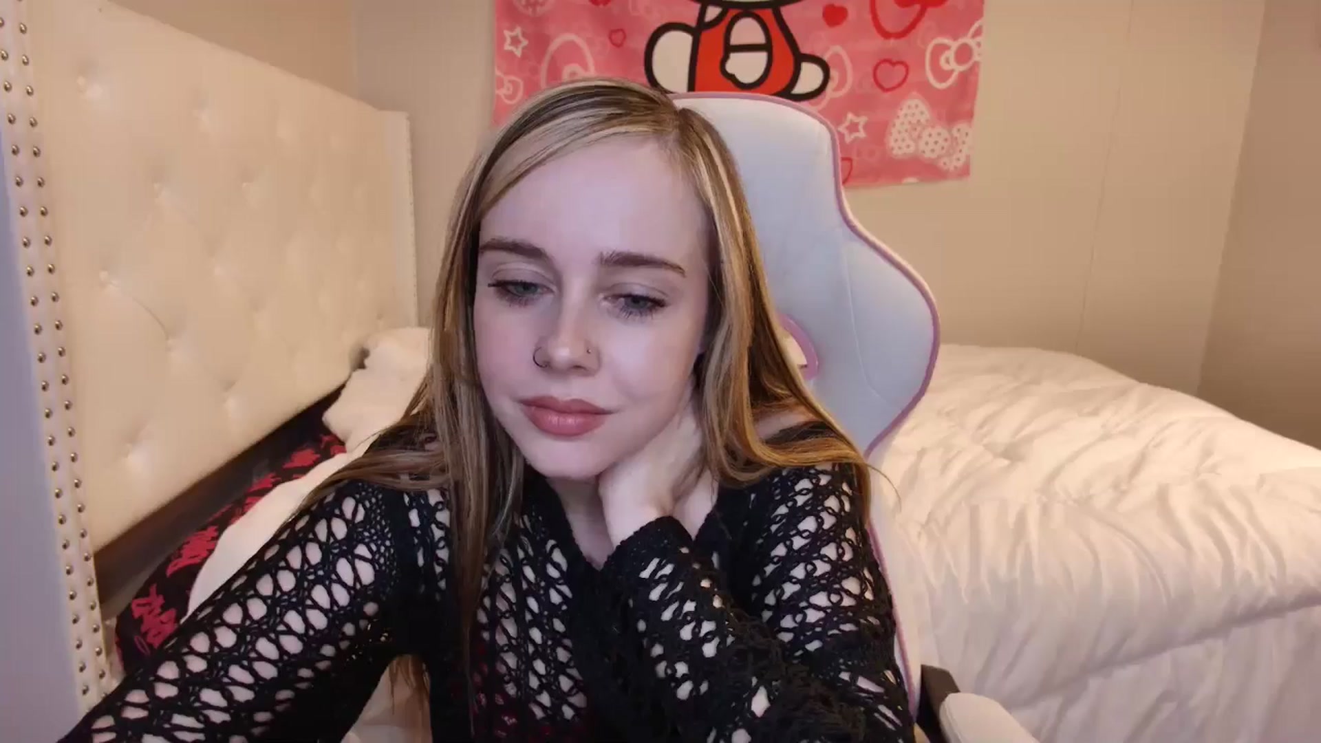 Gallery image thumbnail from lunalovelyy's myfreecams stream on, 11/13/2024, 09:58 image 19 of 20