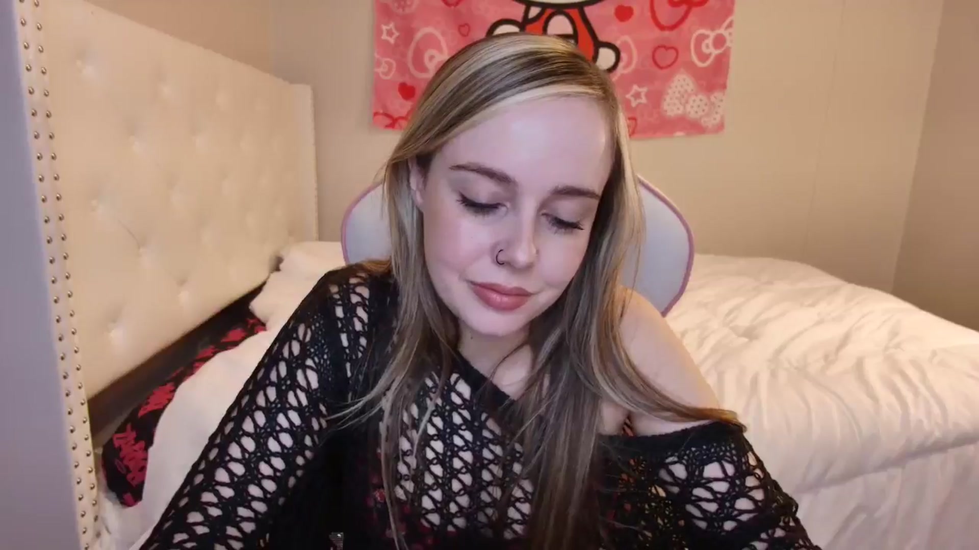 Gallery image thumbnail from lunalovelyy's myfreecams stream on, 11/13/2024, 09:58 image 10 of 20