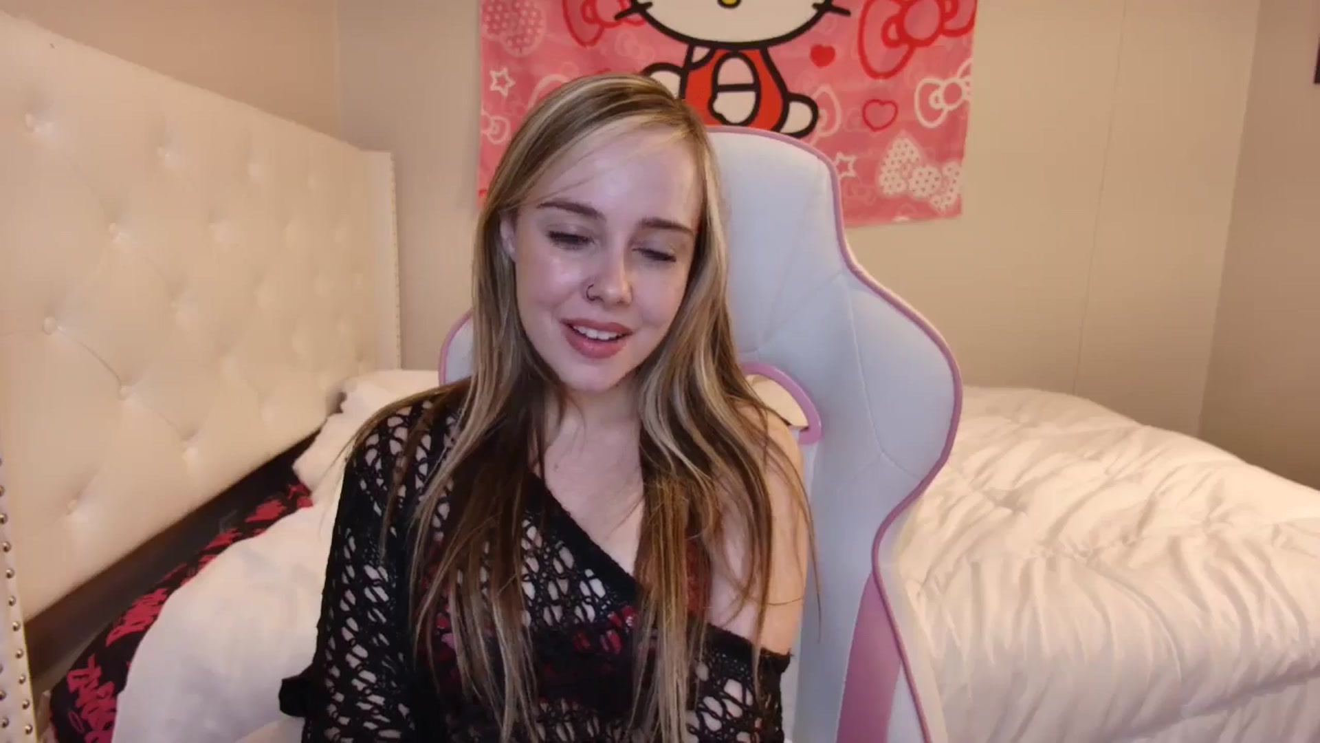 Gallery image thumbnail from lunalovelyy's myfreecams stream on, 11/13/2024, 09:58 image 5 of 20