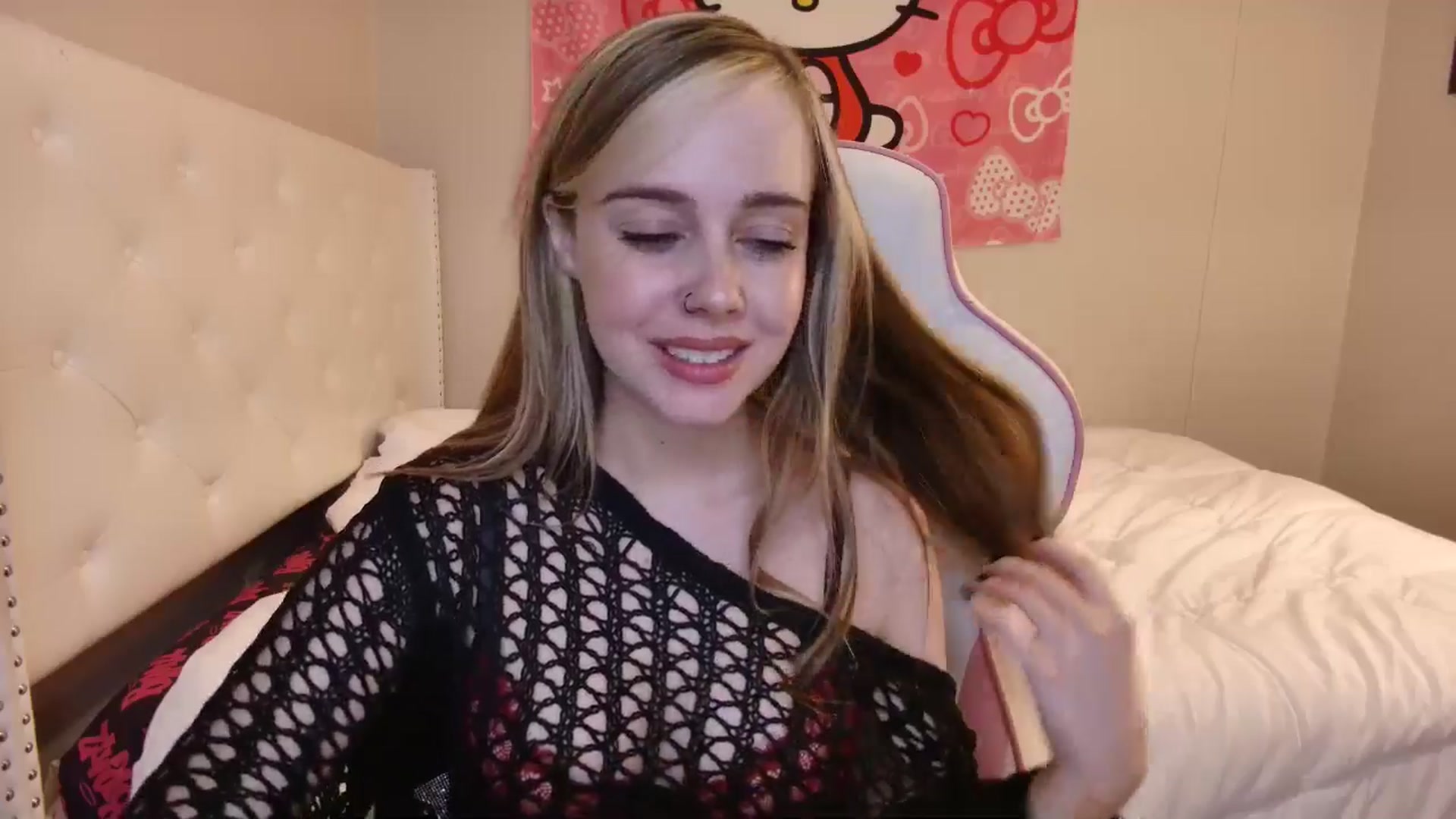 Gallery image thumbnail from lunalovelyy's myfreecams stream on, 11/13/2024, 09:58 image 8 of 20