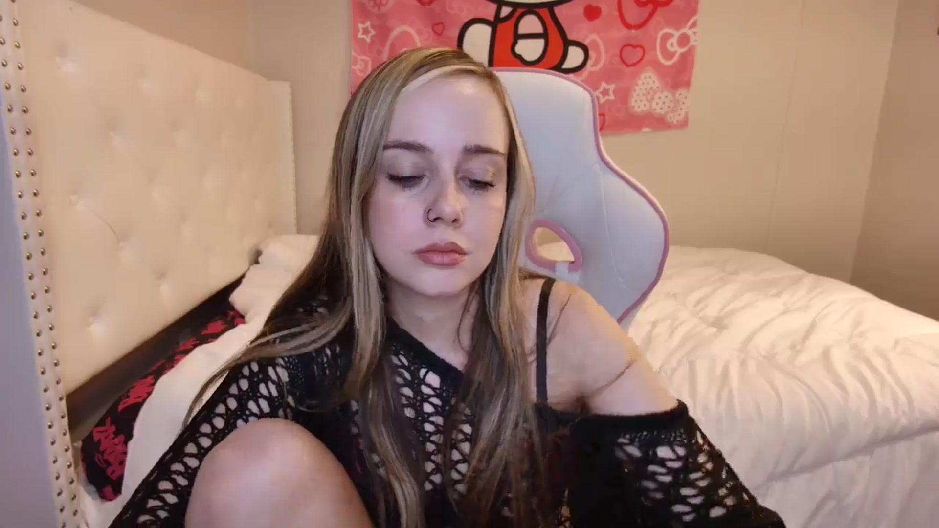Gallery image thumbnail from lunalovelyy's myfreecams stream on, 11/13/2024, 09:58 image 15 of 20