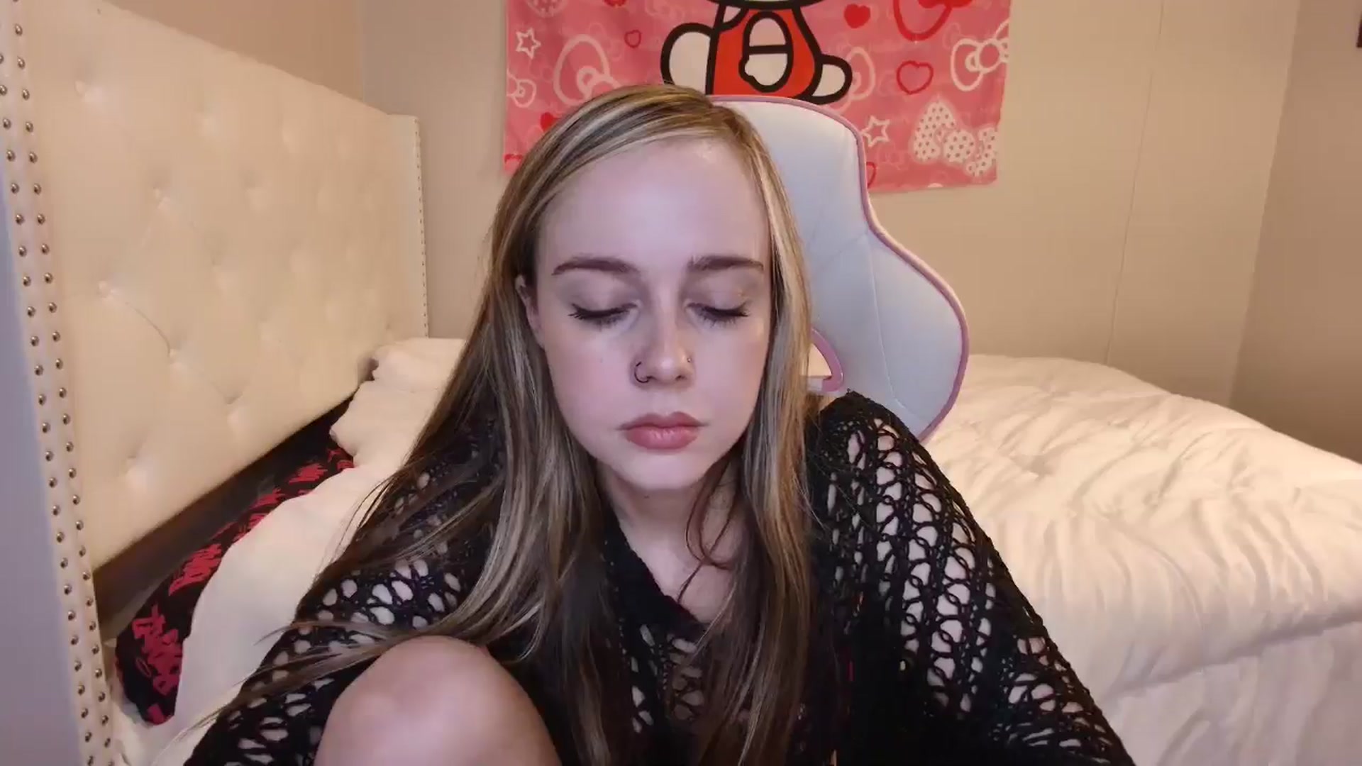Gallery image thumbnail from lunalovelyy's myfreecams stream on, 11/13/2024, 09:58 image 16 of 20