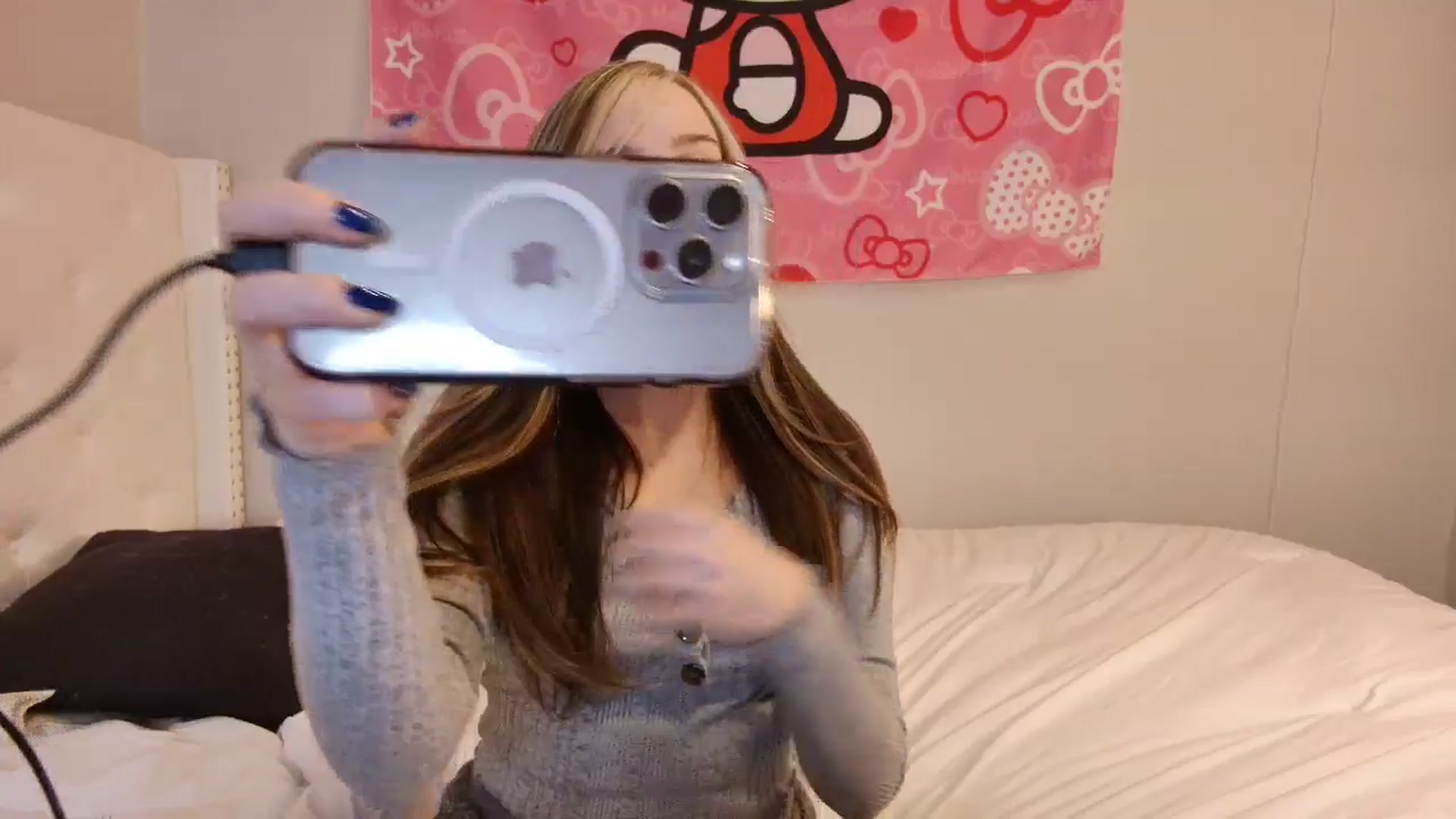 Gallery image thumbnail from lunalovelyy's myfreecams stream on, 12/06/2024, 07:59 image 4 of 20