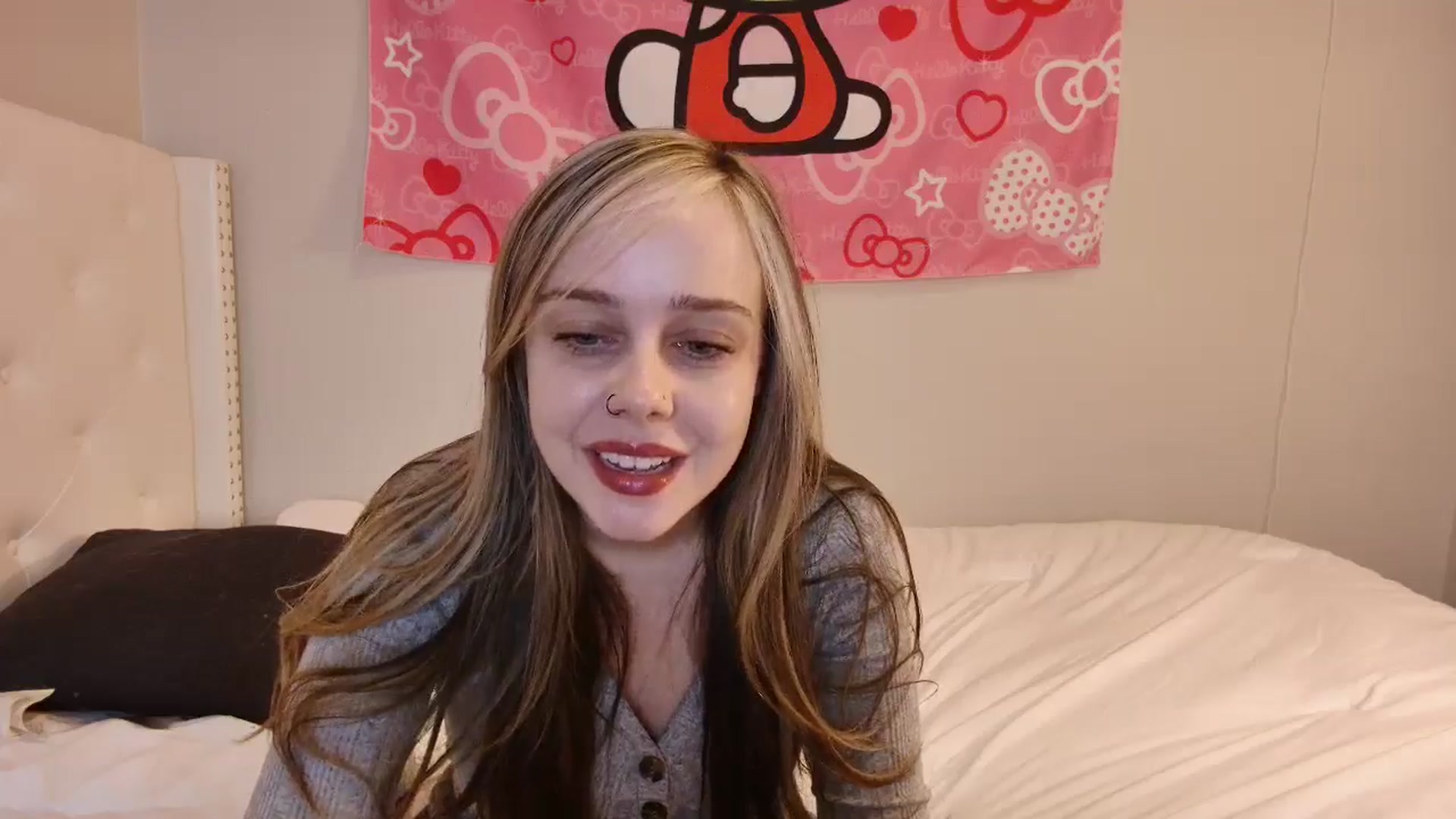 Gallery image thumbnail from lunalovelyy's myfreecams stream on, 12/06/2024, 07:59 image 5 of 20